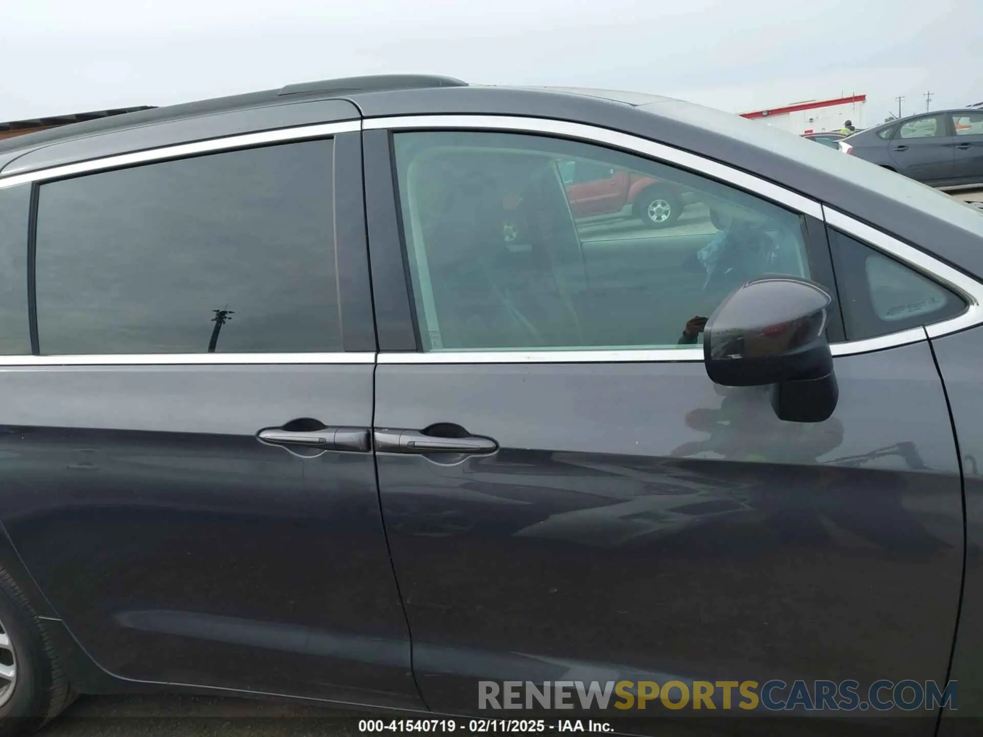 13 fotografías del automóvil dañado 2C4RC1DG8MR568388 CHRYSLER VOYAGER 2021