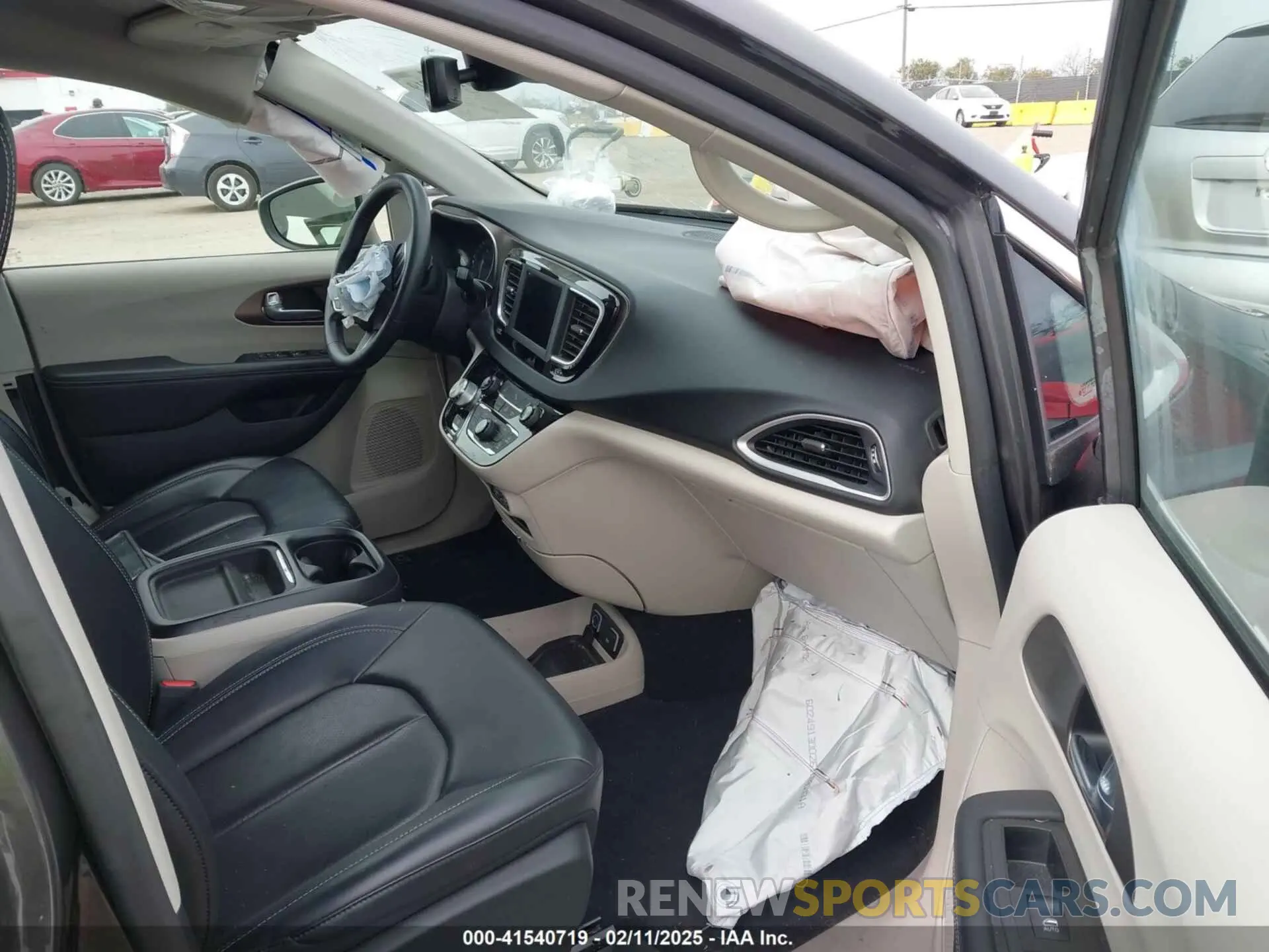 5 fotografías del automóvil dañado 2C4RC1DG8MR568388 CHRYSLER VOYAGER 2021