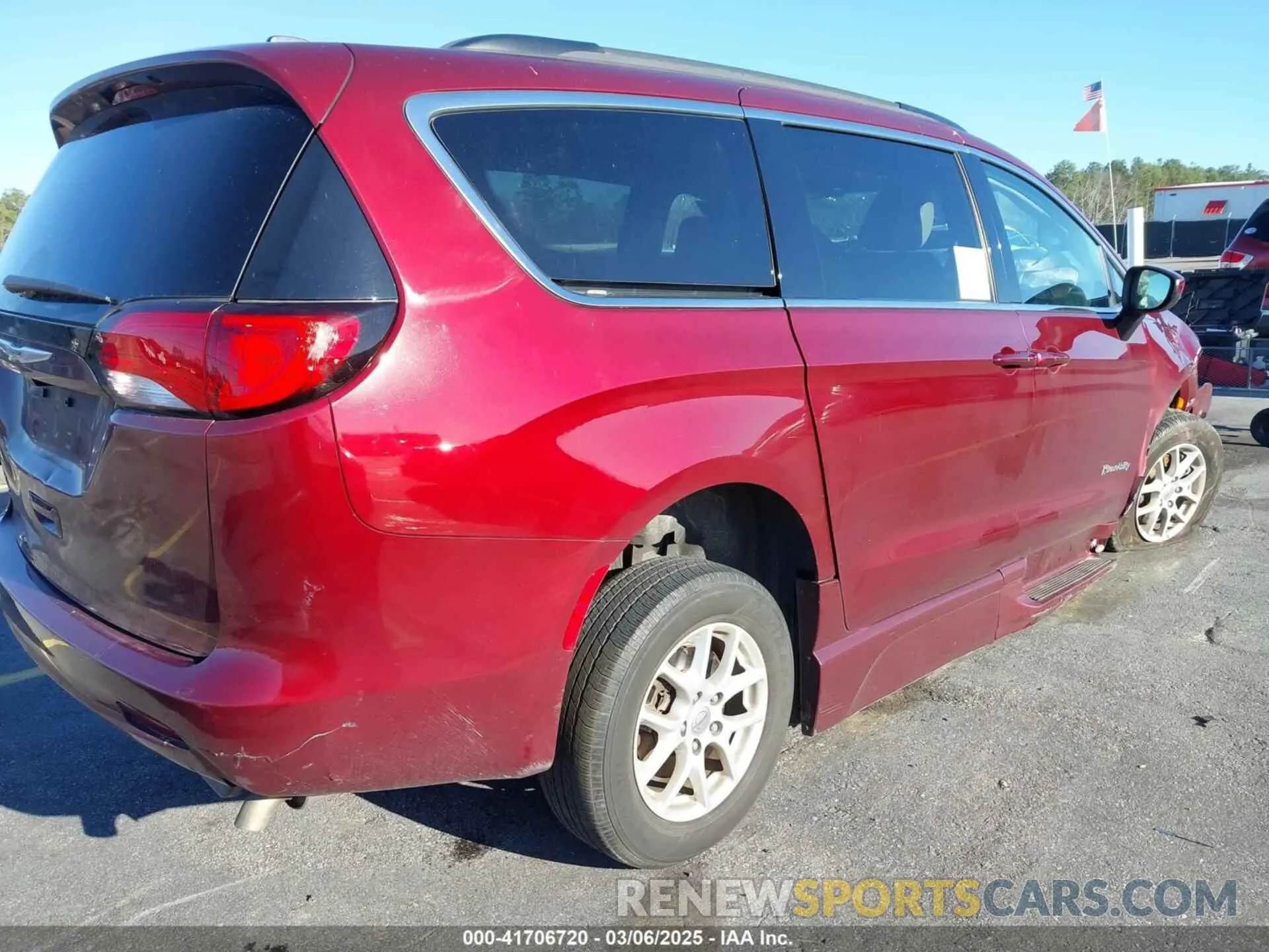 18 fotografías del automóvil dañado 2C4RC1DG9MR525887 CHRYSLER VOYAGER 2021