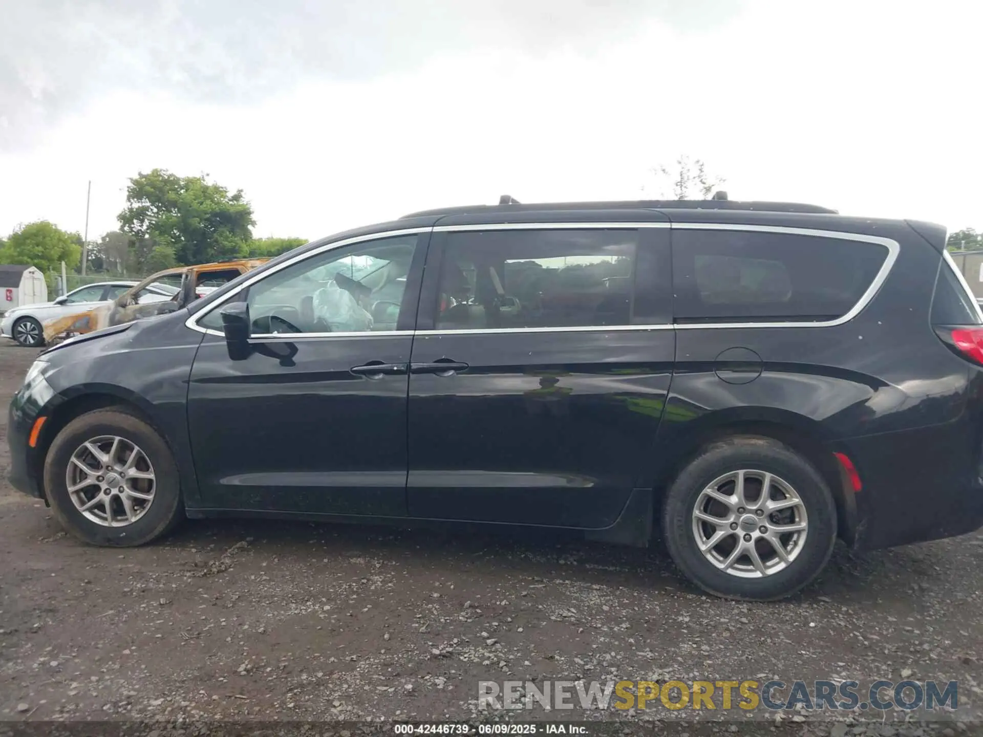 14 fotografías del automóvil dañado 2C4RC1DGXMR547560 CHRYSLER VOYAGER 2021