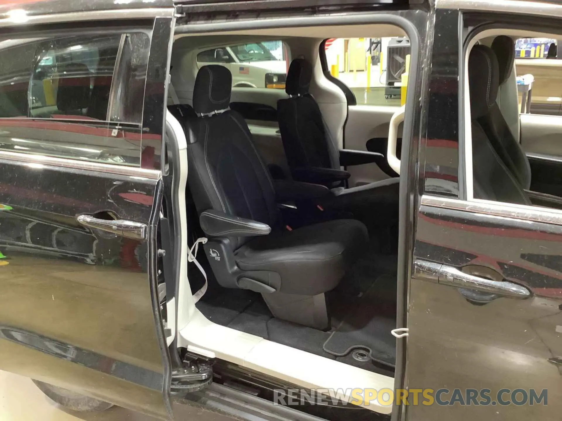 7 fotografías del automóvil dañado 2C4RC1CG0NR103302 CHRYSLER VOYAGER 2022