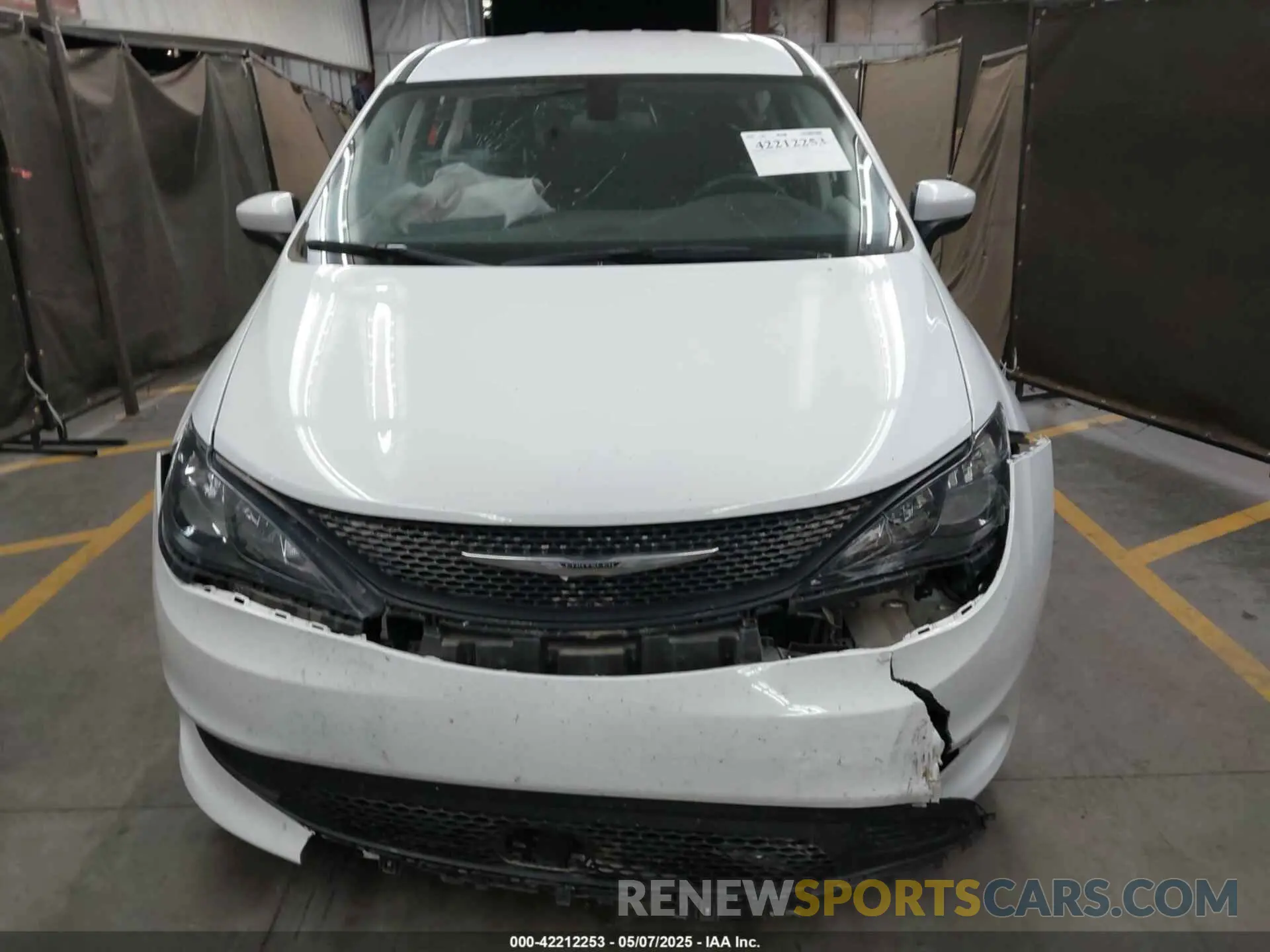 11 fotografías del automóvil dañado 2C4RC1CG1NR104555 CHRYSLER VOYAGER 2022