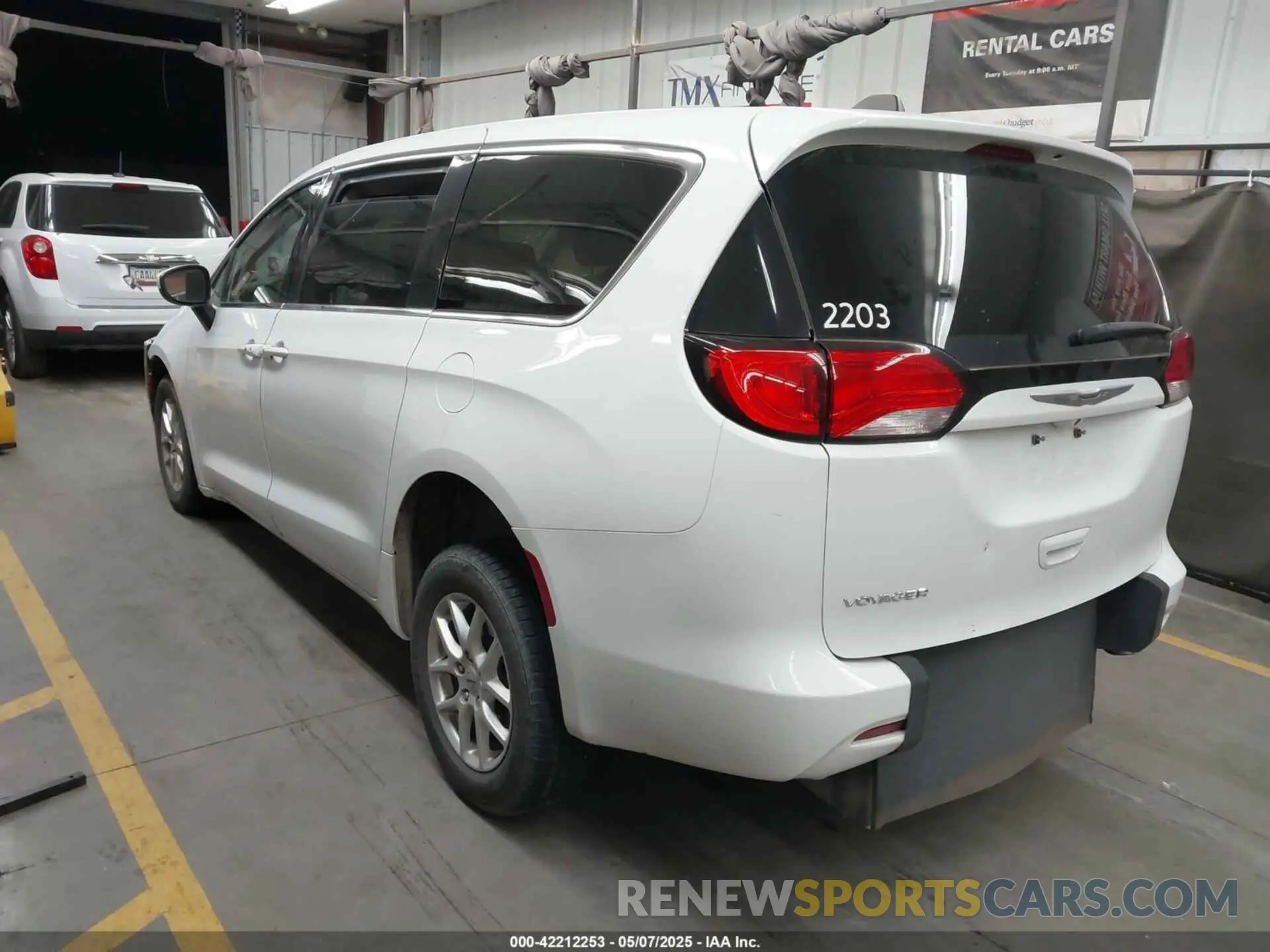 3 fotografías del automóvil dañado 2C4RC1CG1NR104555 CHRYSLER VOYAGER 2022