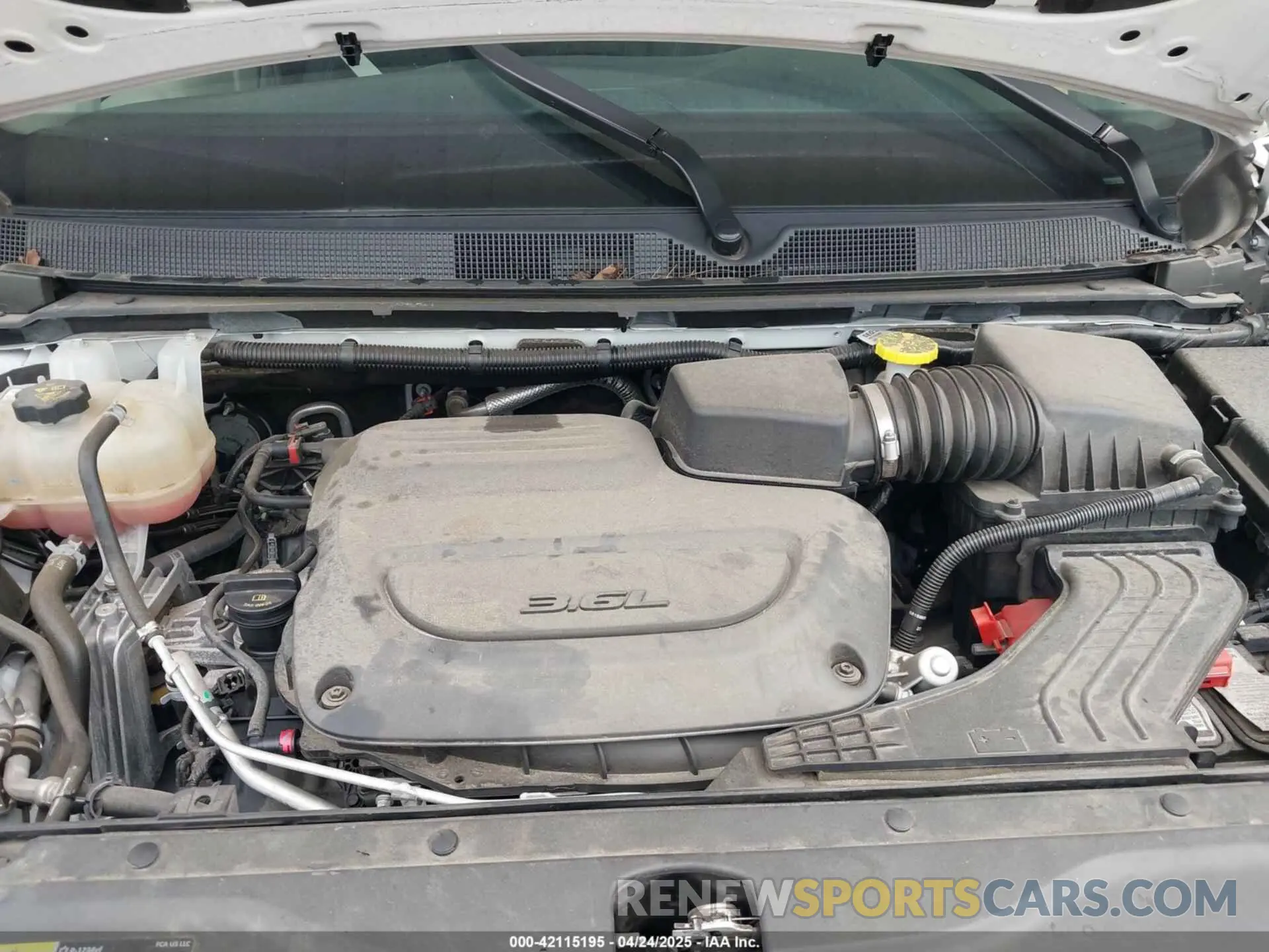 10 fotografías del automóvil dañado 2C4RC1CG2NR226082 CHRYSLER VOYAGER 2022