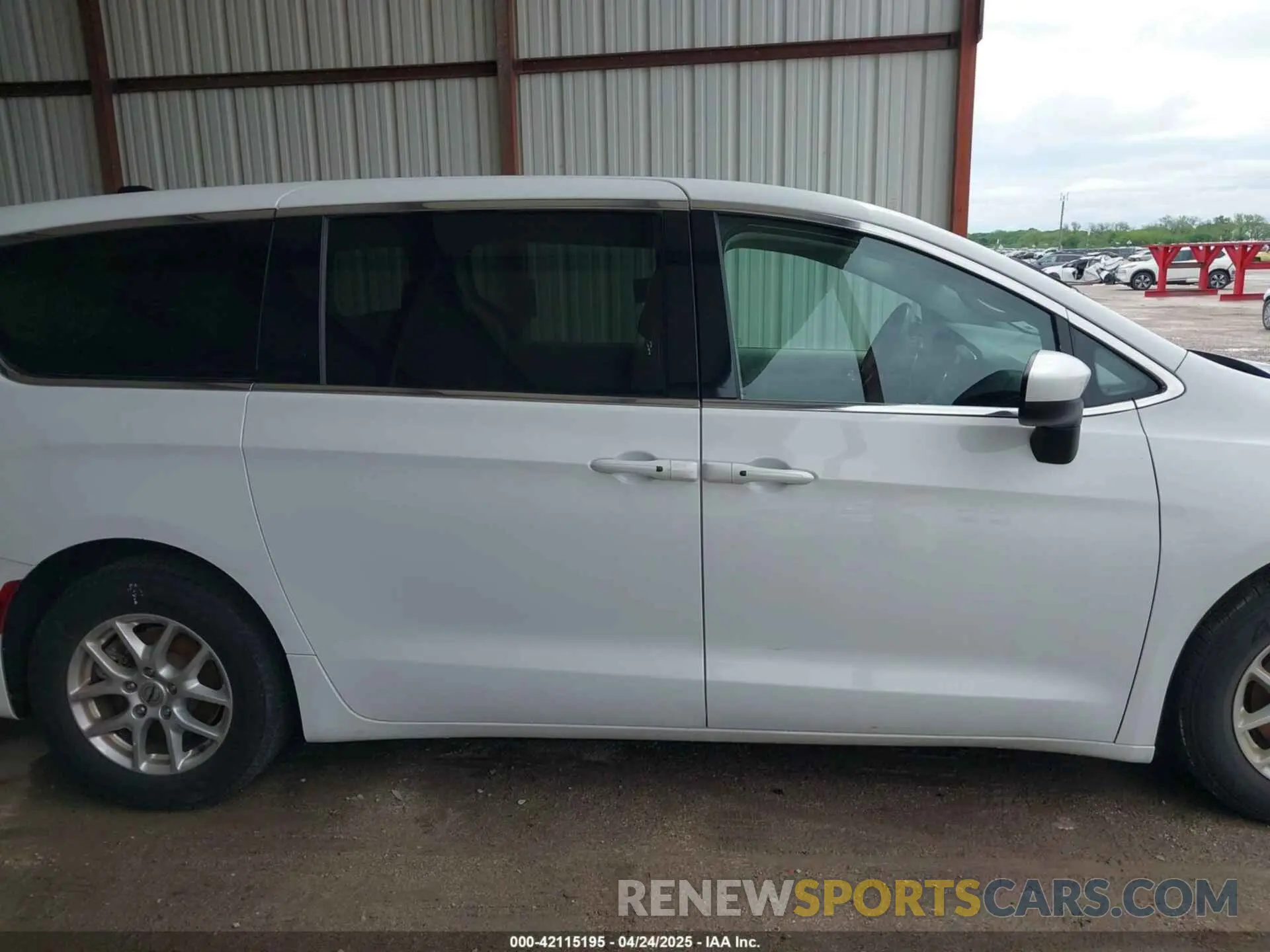 13 fotografías del automóvil dañado 2C4RC1CG2NR226082 CHRYSLER VOYAGER 2022