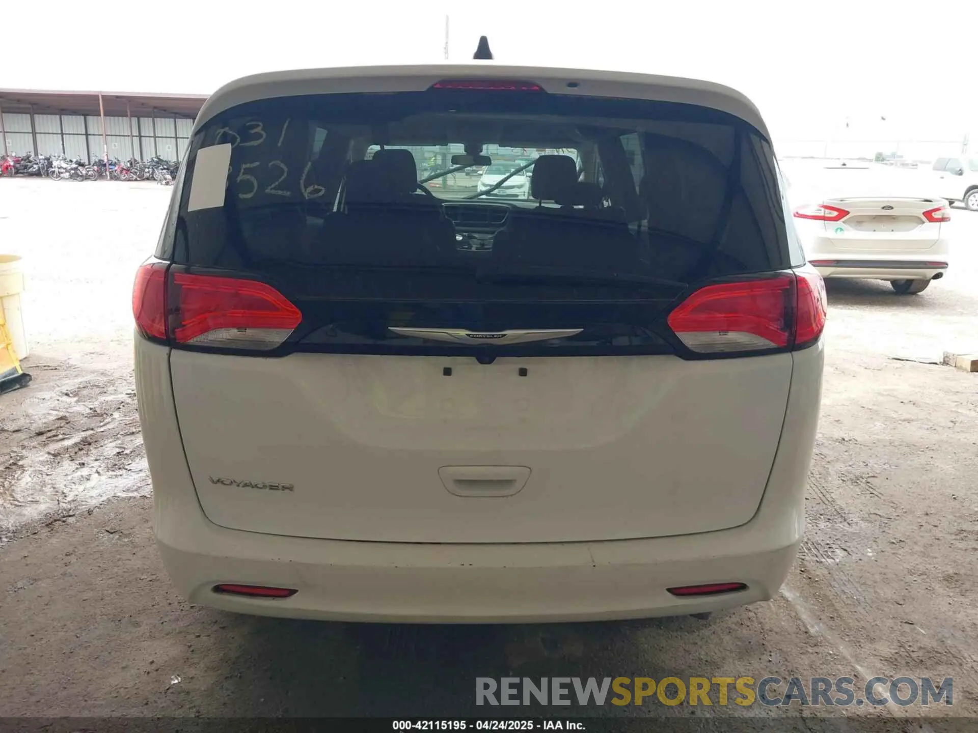 16 fotografías del automóvil dañado 2C4RC1CG2NR226082 CHRYSLER VOYAGER 2022
