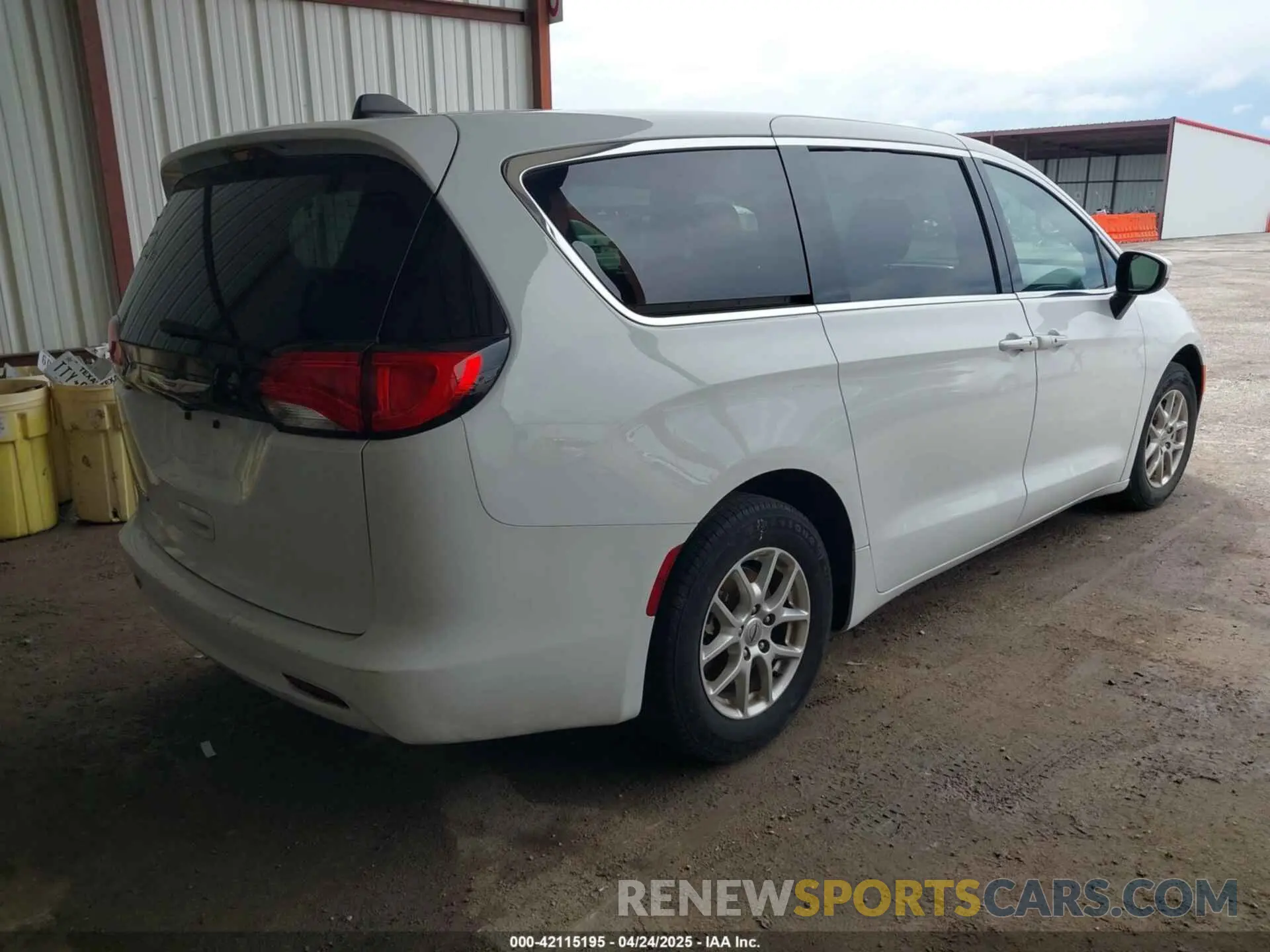 4 fotografías del automóvil dañado 2C4RC1CG2NR226082 CHRYSLER VOYAGER 2022