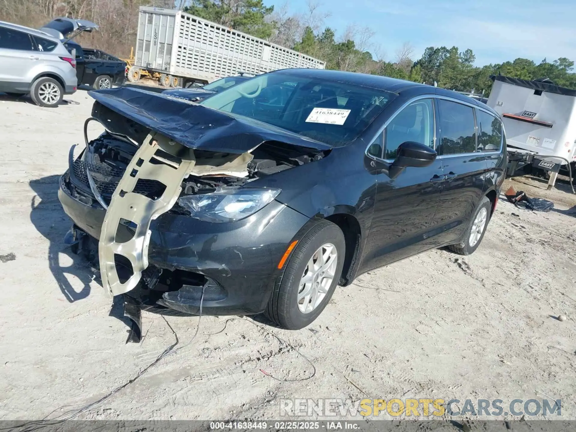 2 fotografías del automóvil dañado 2C4RC1CG4NR102976 CHRYSLER VOYAGER 2022