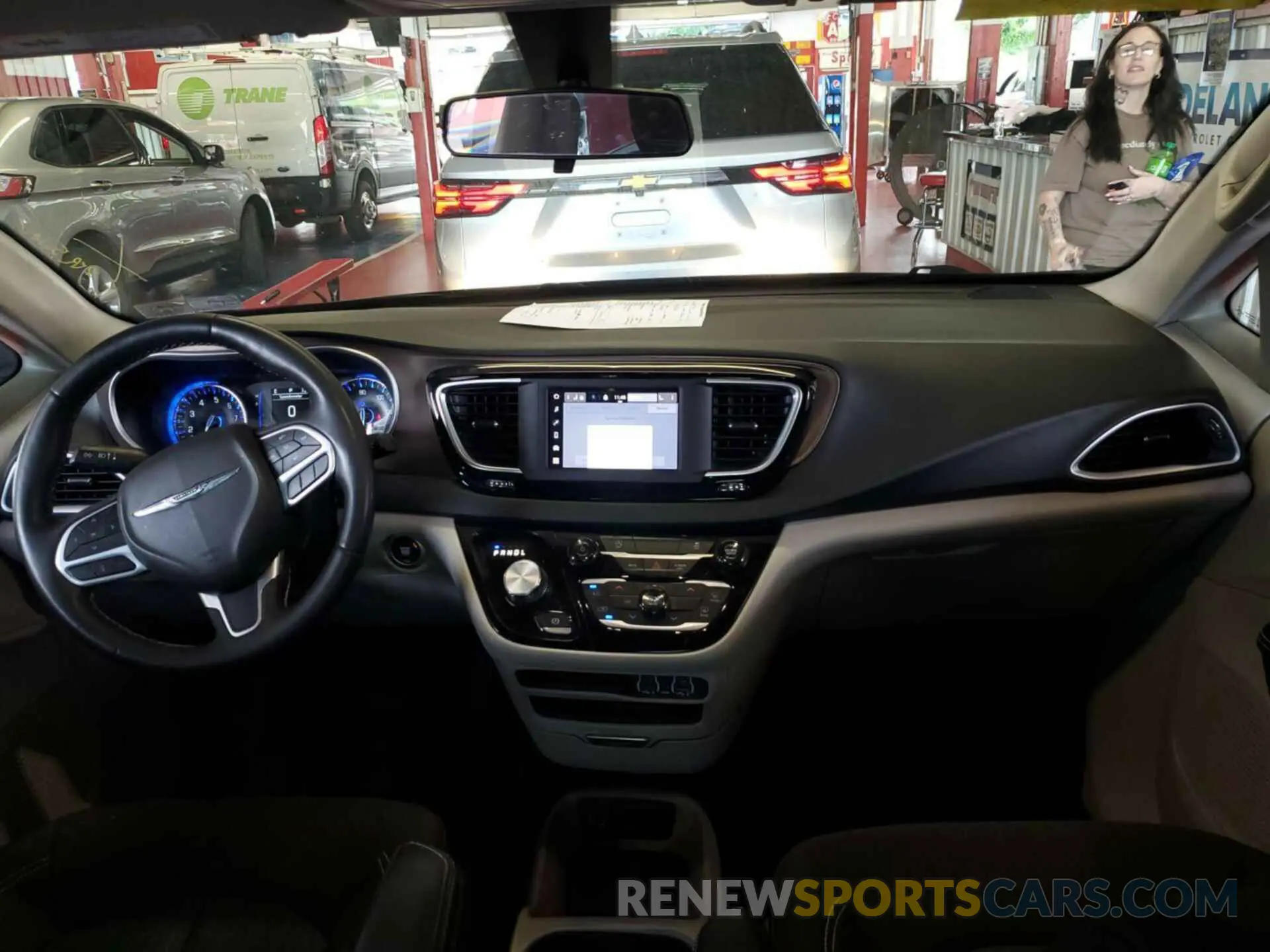 11 fotografías del automóvil dañado 2C4RC1CG4NR103318 CHRYSLER VOYAGER 2022