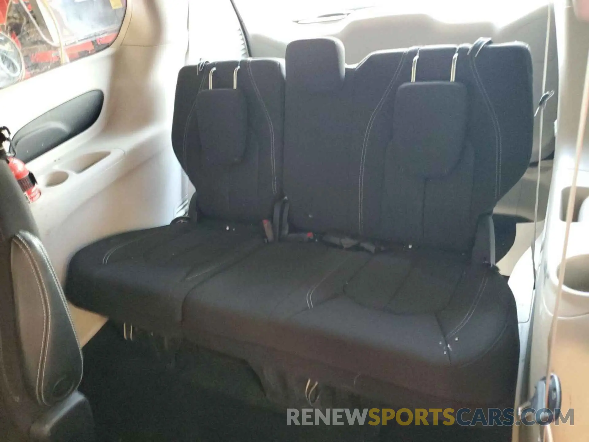 13 fotografías del automóvil dañado 2C4RC1CG4NR103318 CHRYSLER VOYAGER 2022