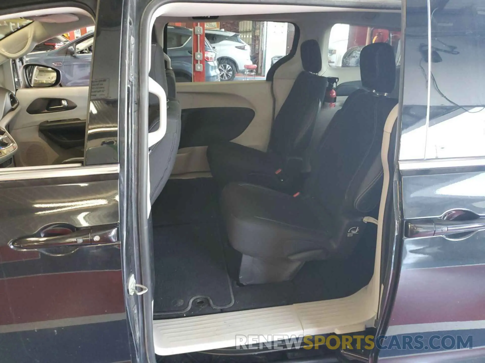 3 fotografías del automóvil dañado 2C4RC1CG4NR103318 CHRYSLER VOYAGER 2022
