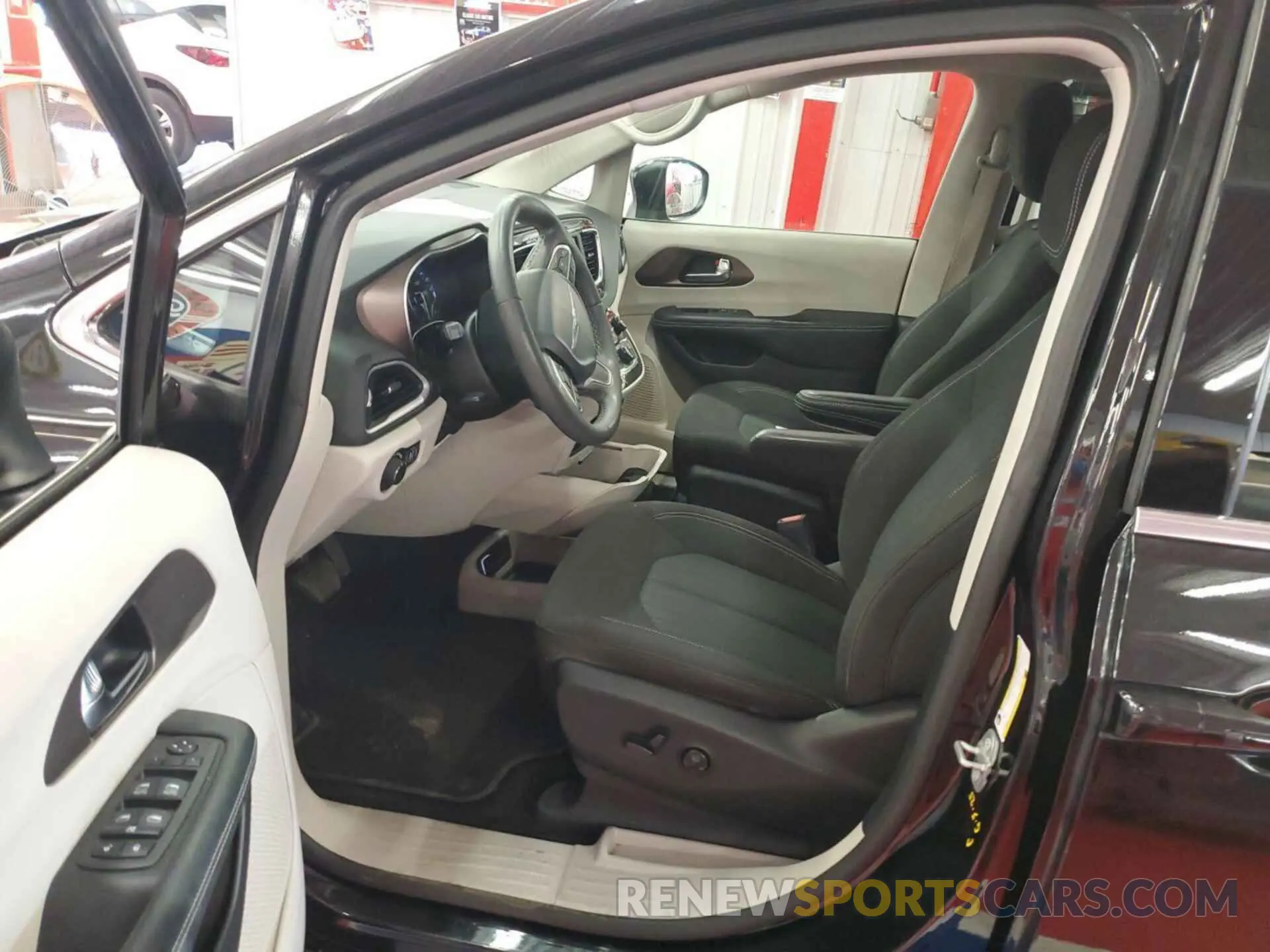 2 fotografías del automóvil dañado 2C4RC1CG4NR153071 CHRYSLER VOYAGER 2022