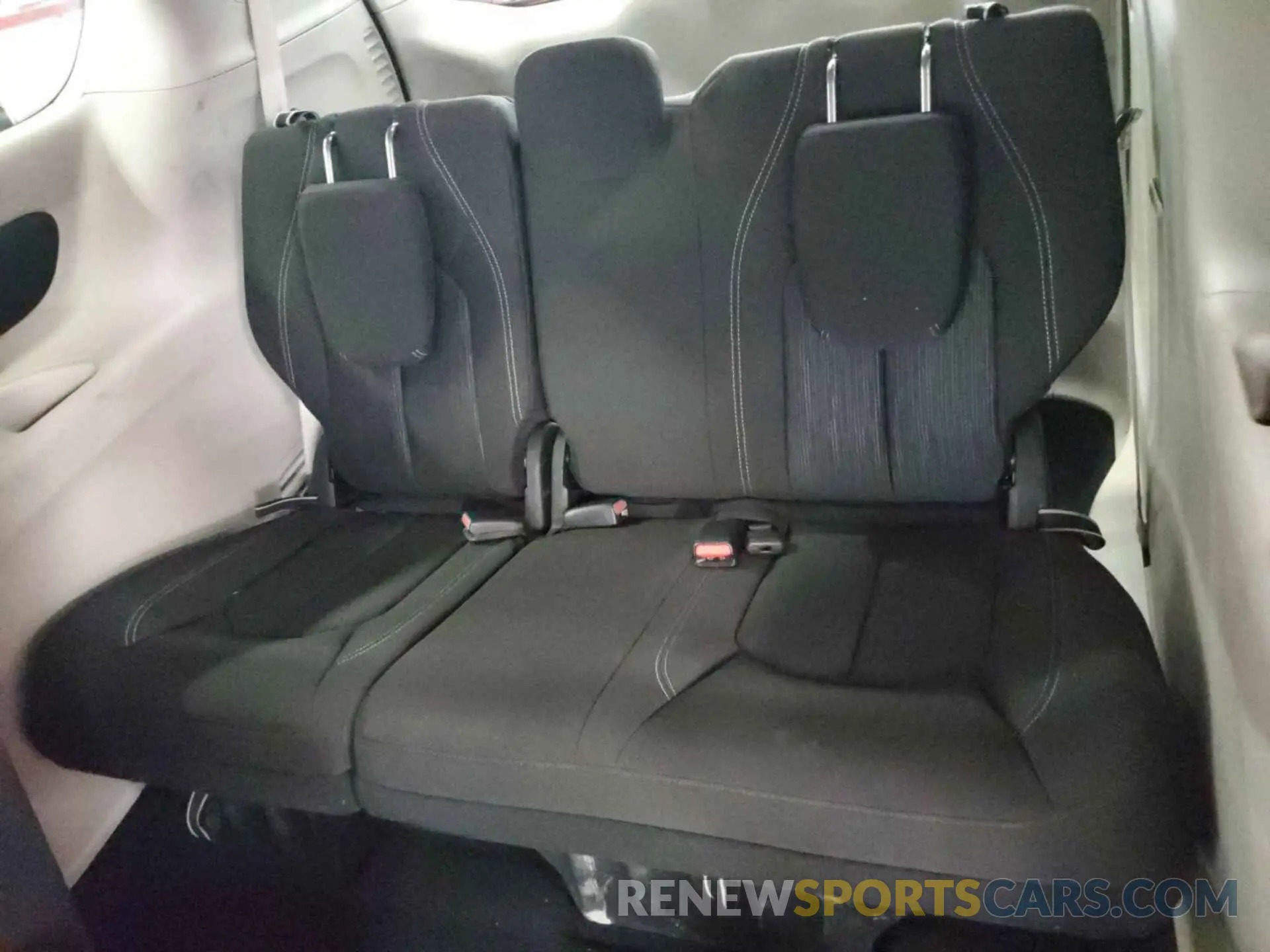 5 fotografías del automóvil dañado 2C4RC1CG4NR153071 CHRYSLER VOYAGER 2022
