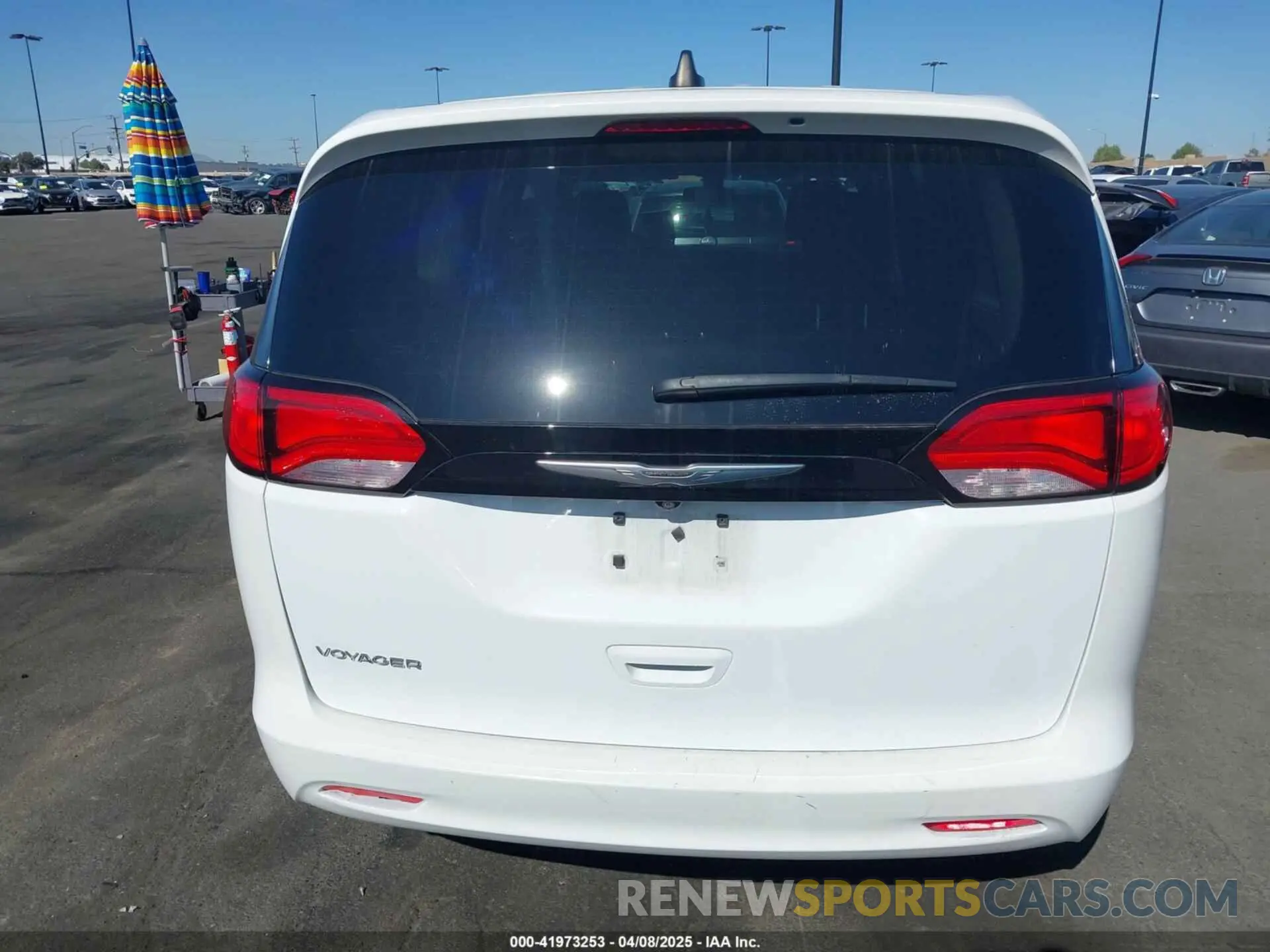 17 fotografías del automóvil dañado 2C4RC1CG4NR159999 CHRYSLER VOYAGER 2022
