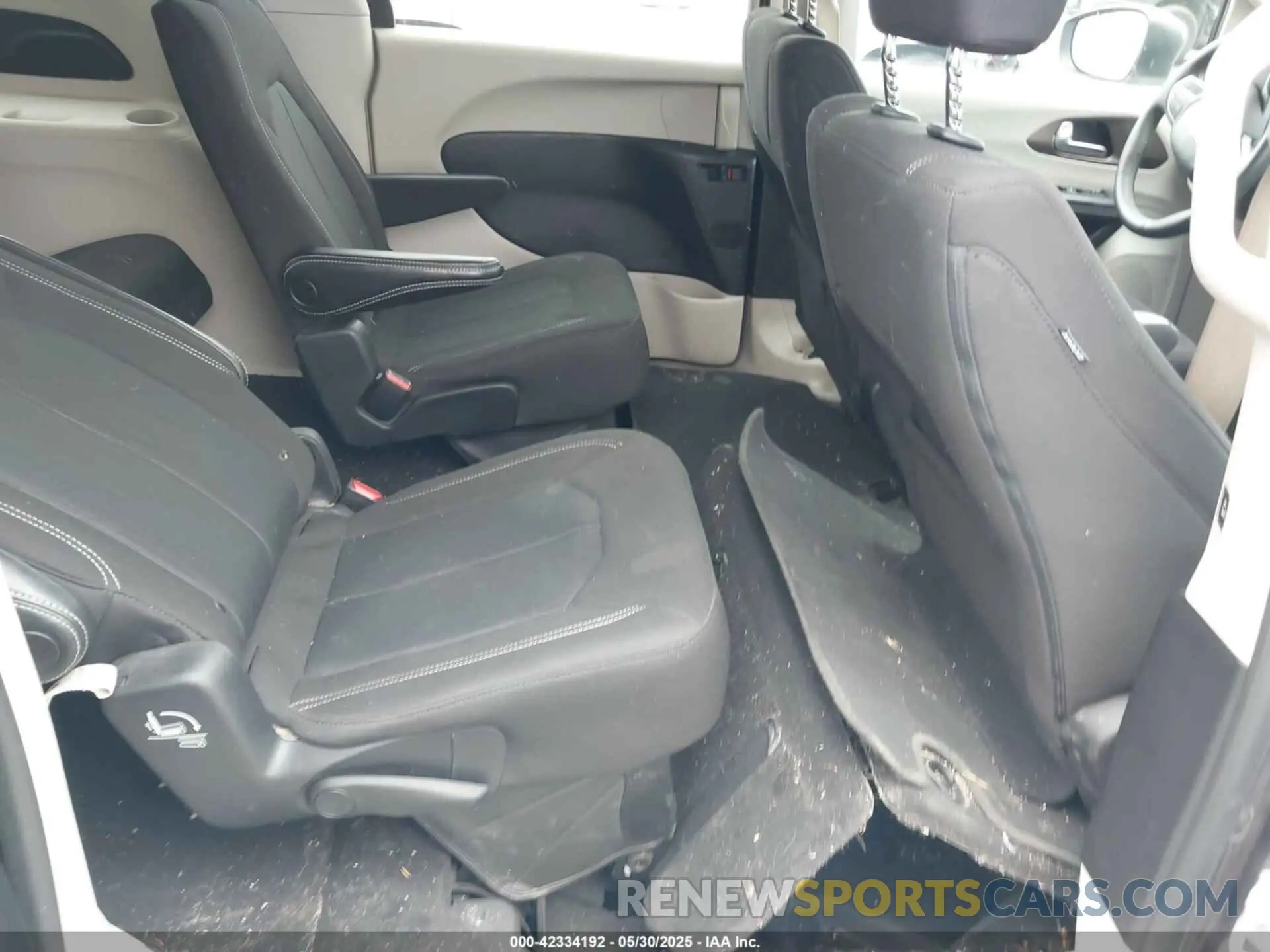 8 fotografías del automóvil dañado 2C4RC1CG5NR104669 CHRYSLER VOYAGER 2022