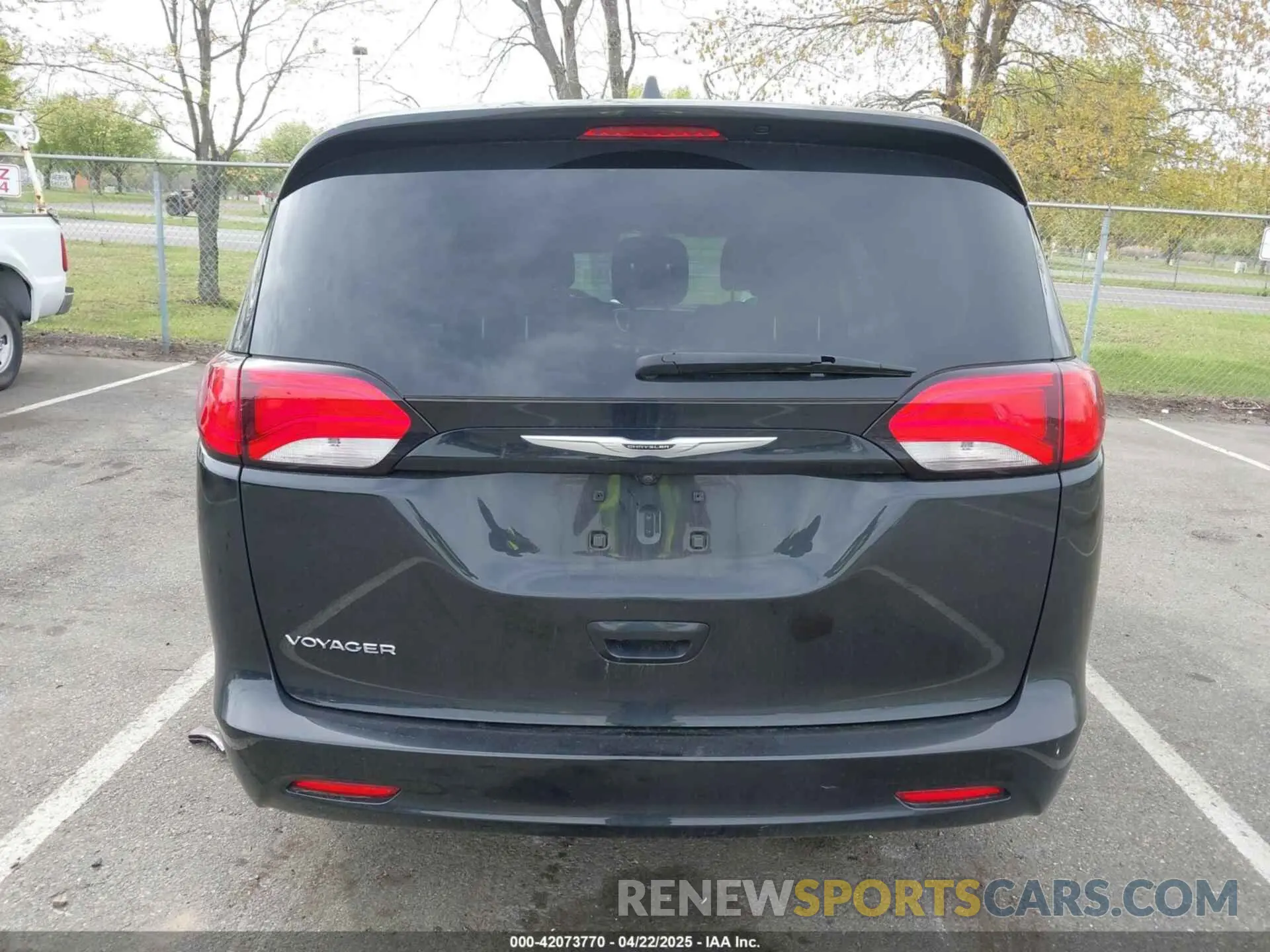 16 fotografías del automóvil dañado 2C4RC1CG6NR204358 CHRYSLER VOYAGER 2022