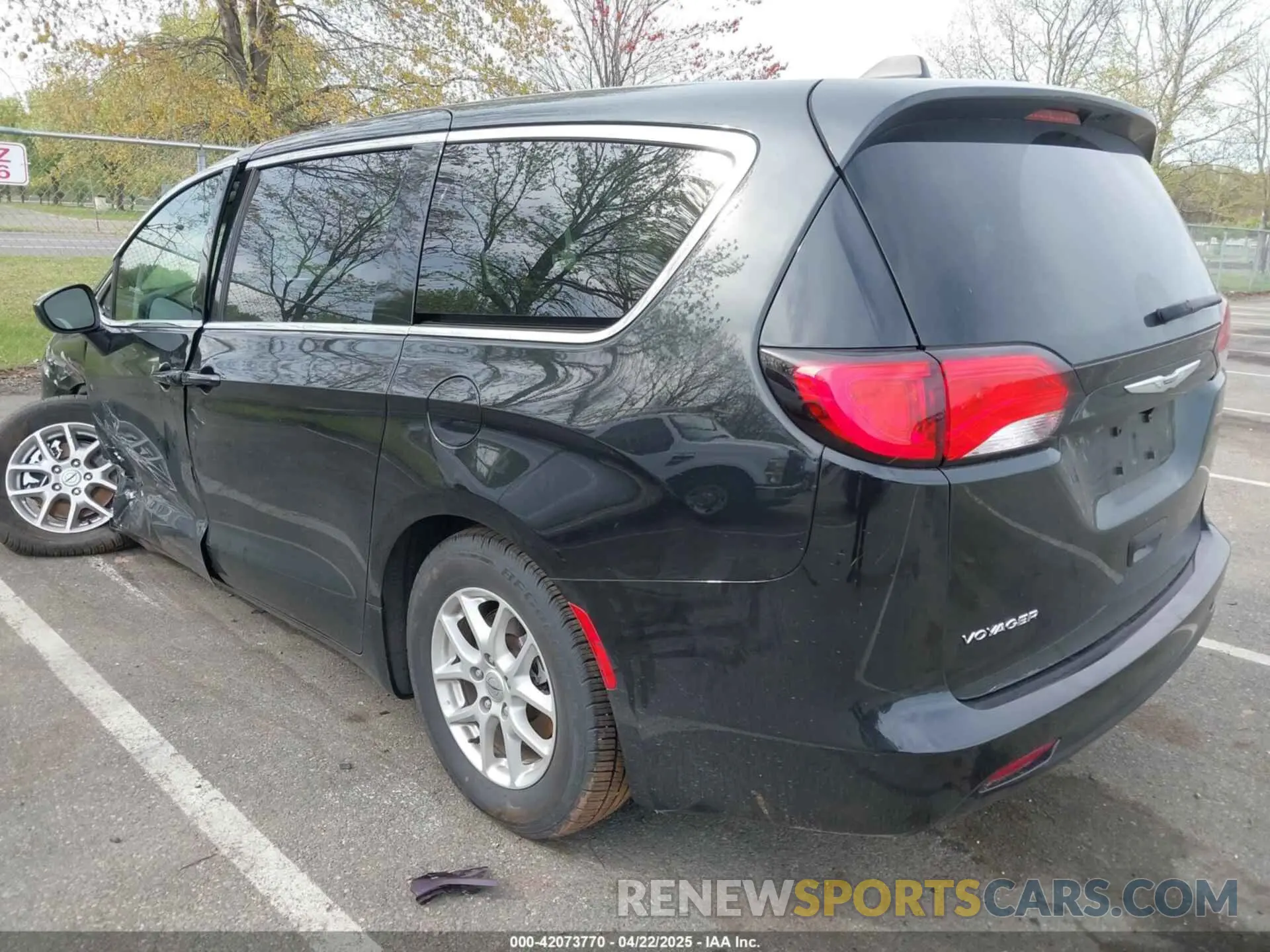 3 fotografías del automóvil dañado 2C4RC1CG6NR204358 CHRYSLER VOYAGER 2022