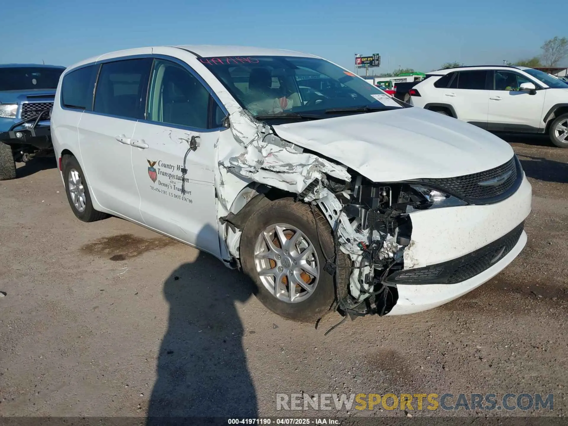 1 fotografías del automóvil dañado 2C4RC1CG6NR208667 CHRYSLER VOYAGER 2022