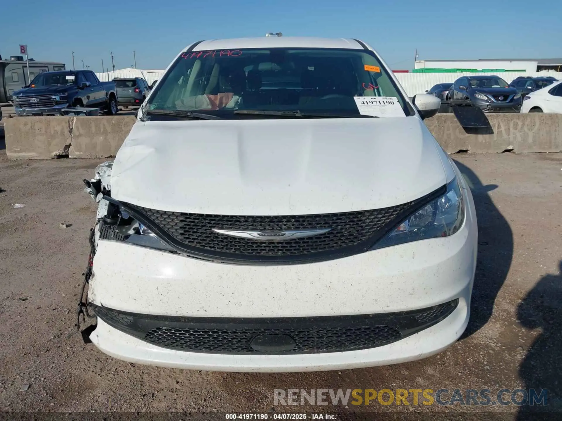 12 fotografías del automóvil dañado 2C4RC1CG6NR208667 CHRYSLER VOYAGER 2022