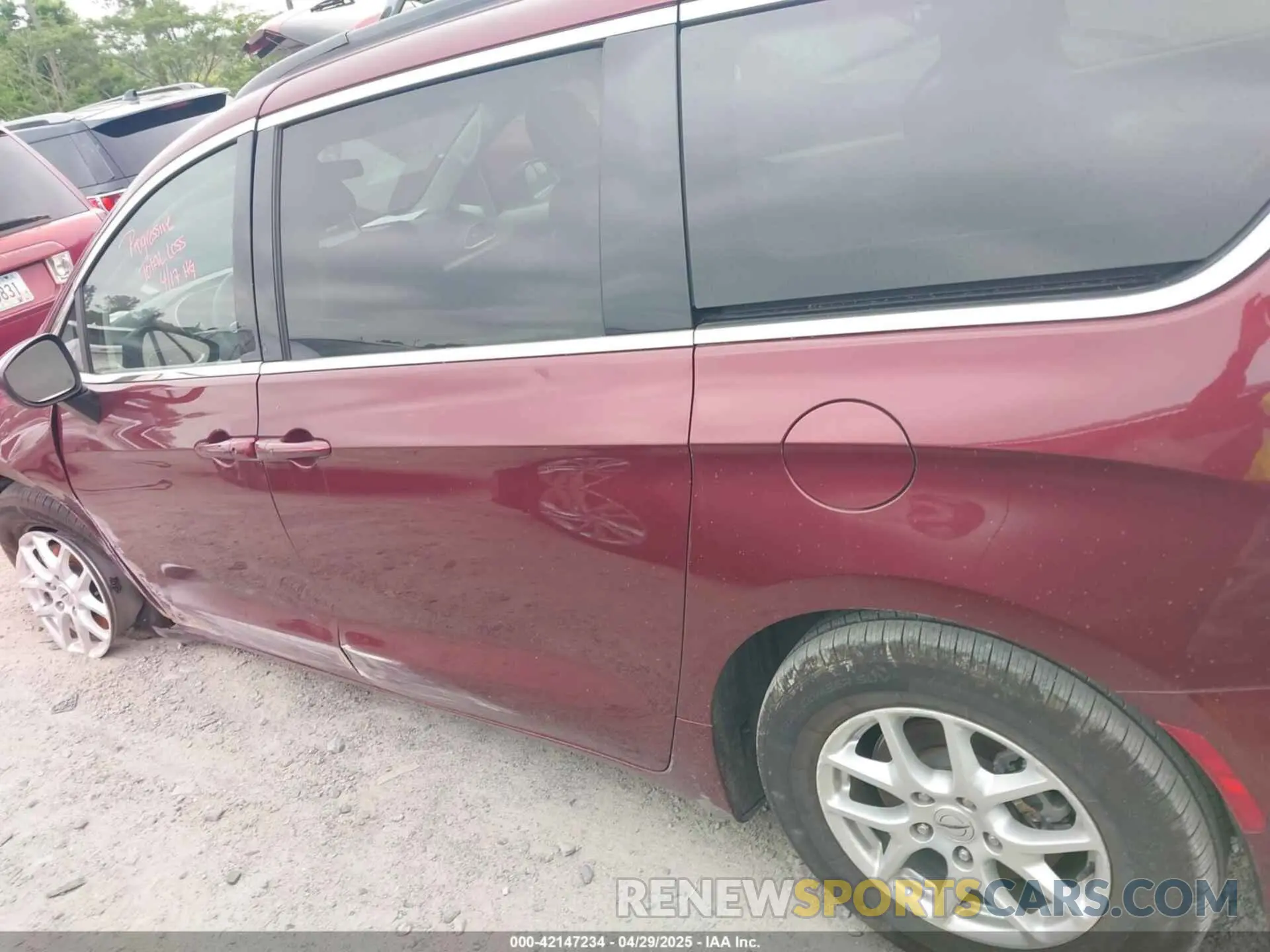 14 fotografías del automóvil dañado 2C4RC1CG6NR226151 CHRYSLER VOYAGER 2022