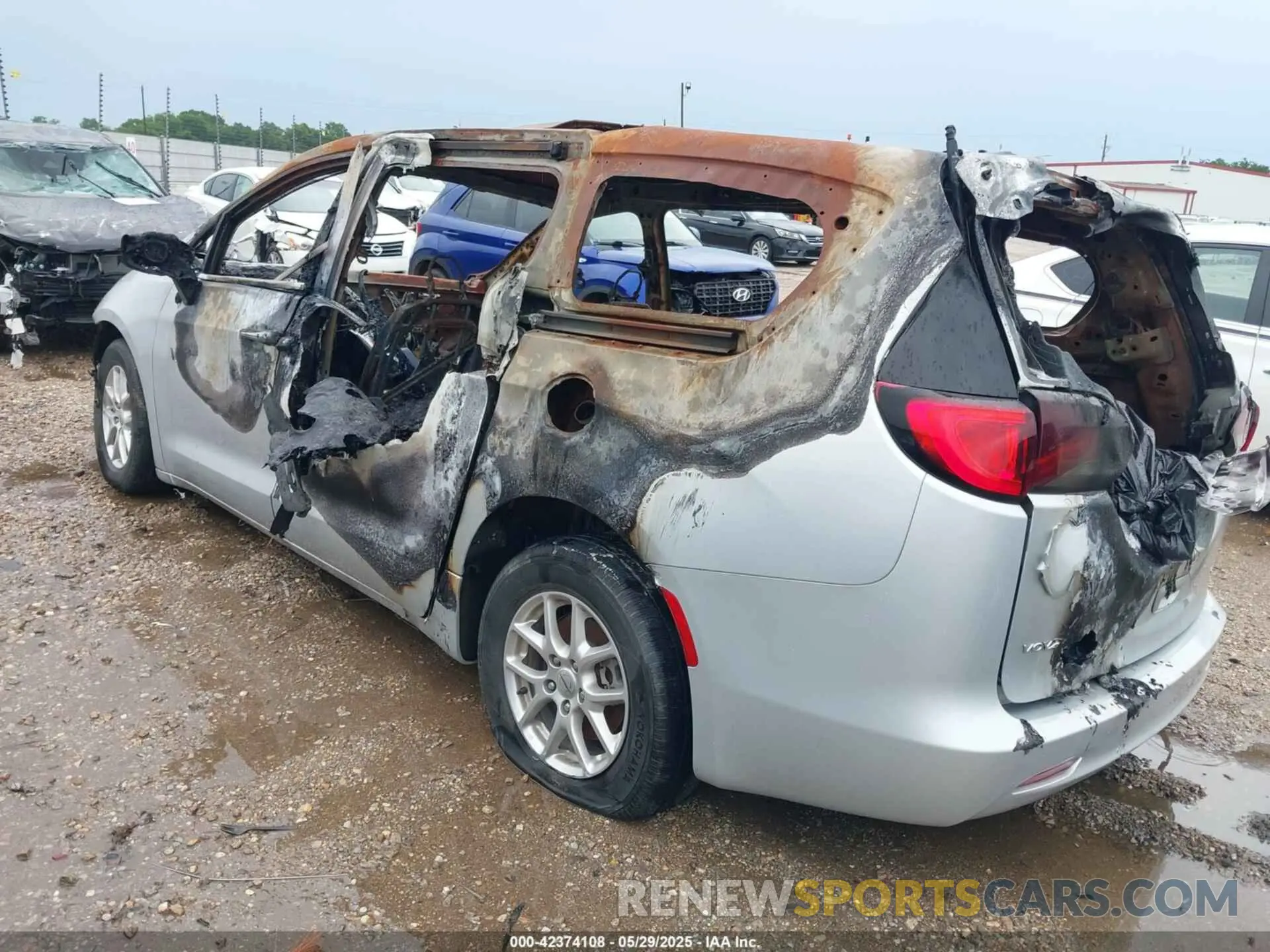 3 fotografías del automóvil dañado 2C4RC1CG7NR215594 CHRYSLER VOYAGER 2022