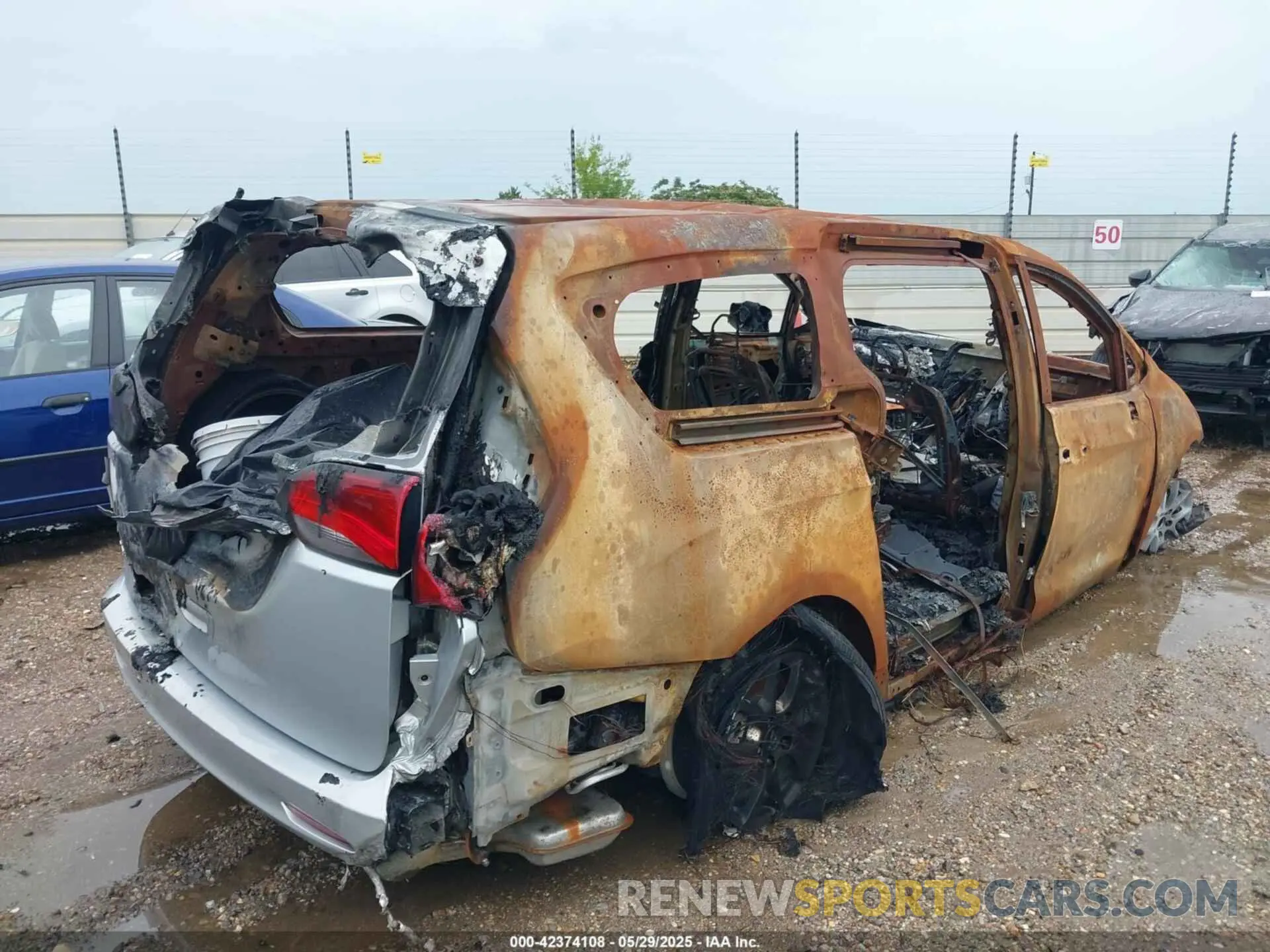4 fotografías del automóvil dañado 2C4RC1CG7NR215594 CHRYSLER VOYAGER 2022