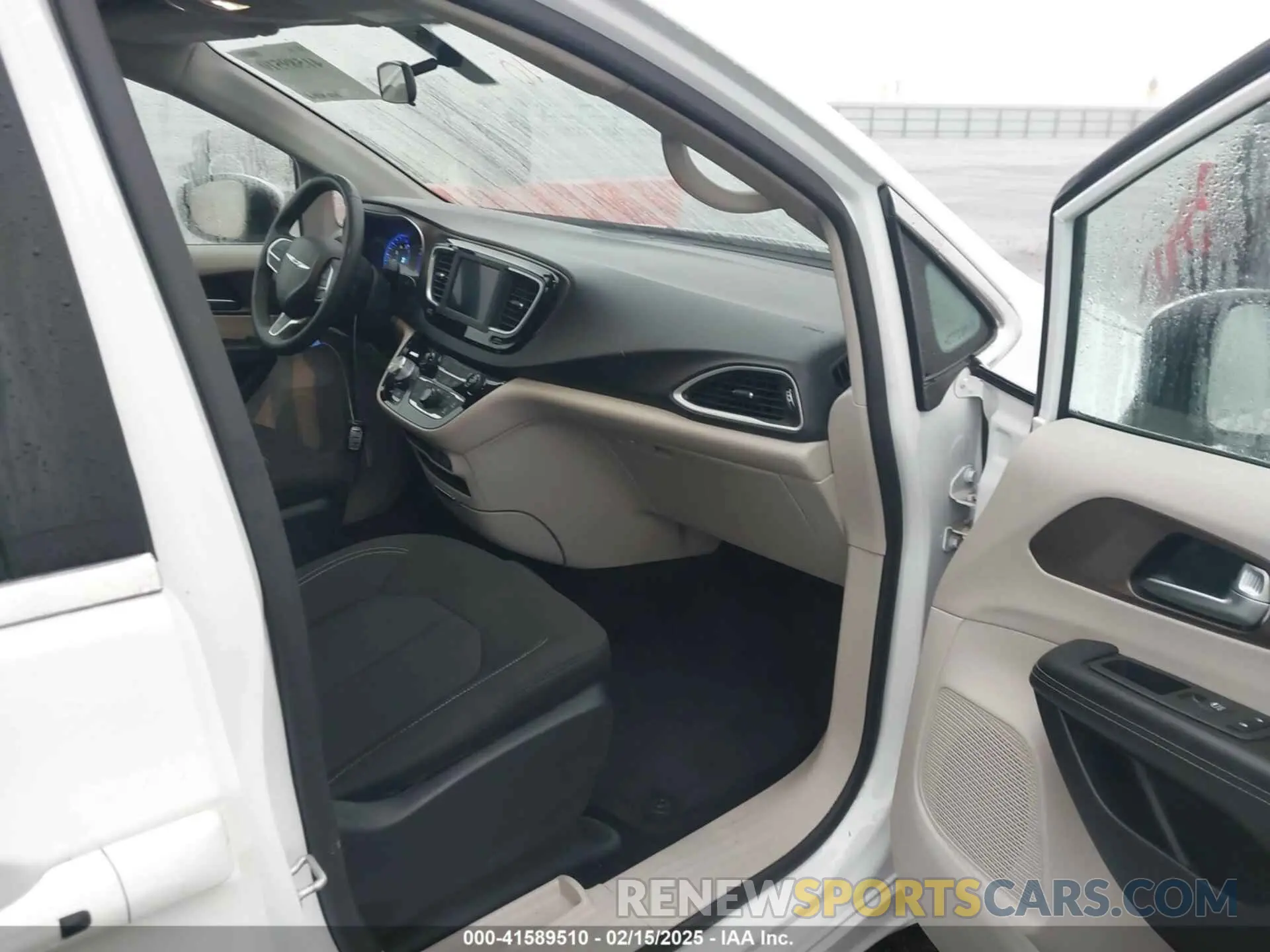 5 fotografías del automóvil dañado 2C4RC1CG7NR219063 CHRYSLER VOYAGER 2022
