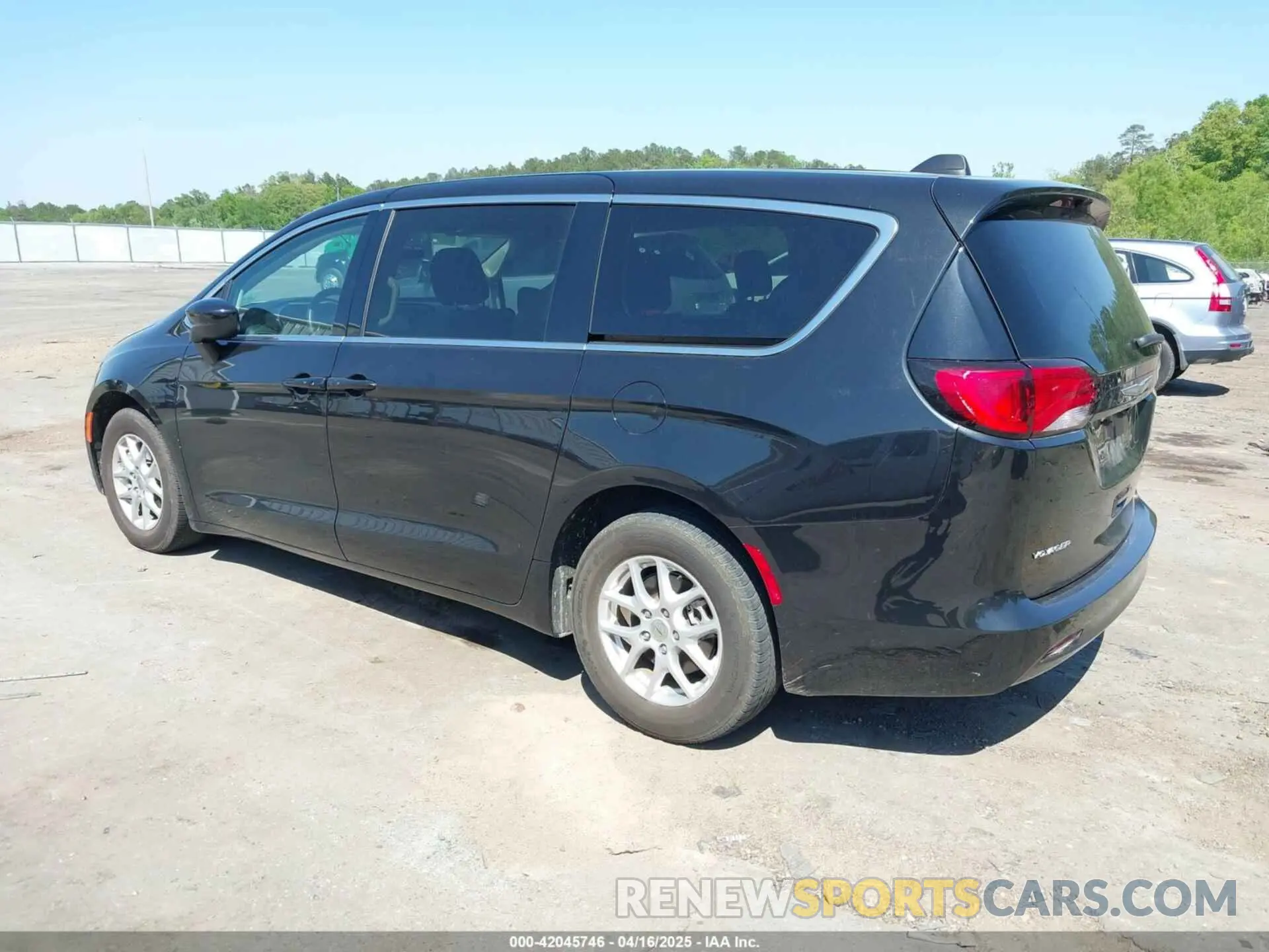 3 fotografías del automóvil dañado 2C4RC1CG7NR226904 CHRYSLER VOYAGER 2022