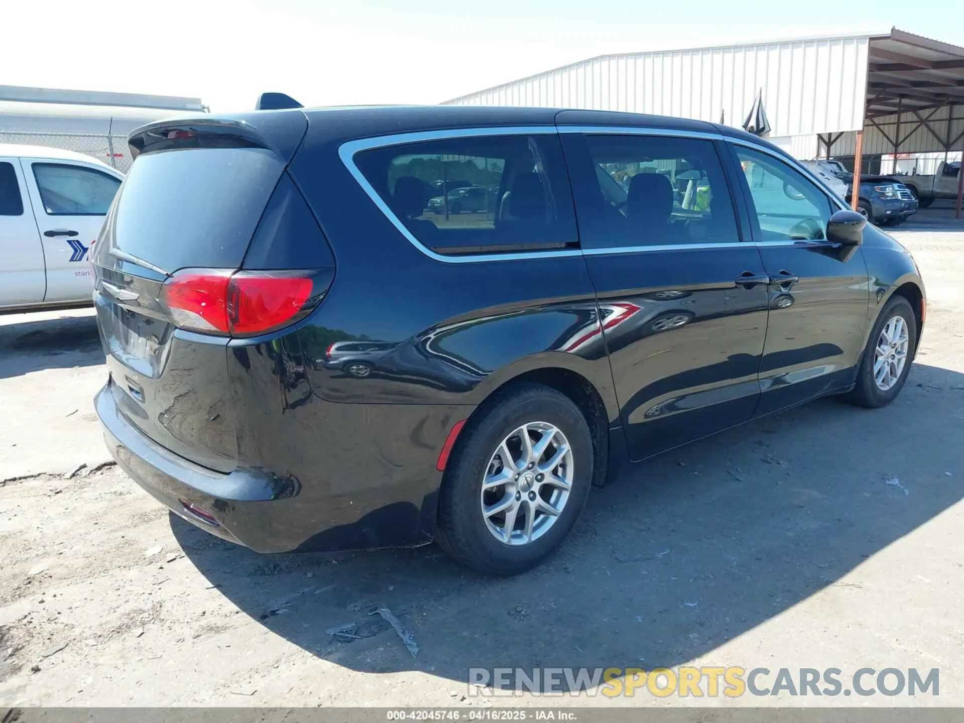 4 fotografías del automóvil dañado 2C4RC1CG7NR226904 CHRYSLER VOYAGER 2022