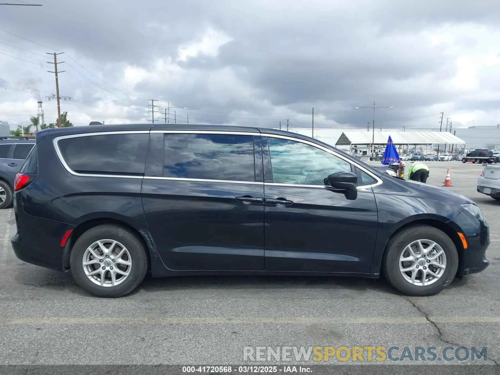 18 fotografías del automóvil dañado 2C4RC1CGXNR103260 CHRYSLER VOYAGER 2022