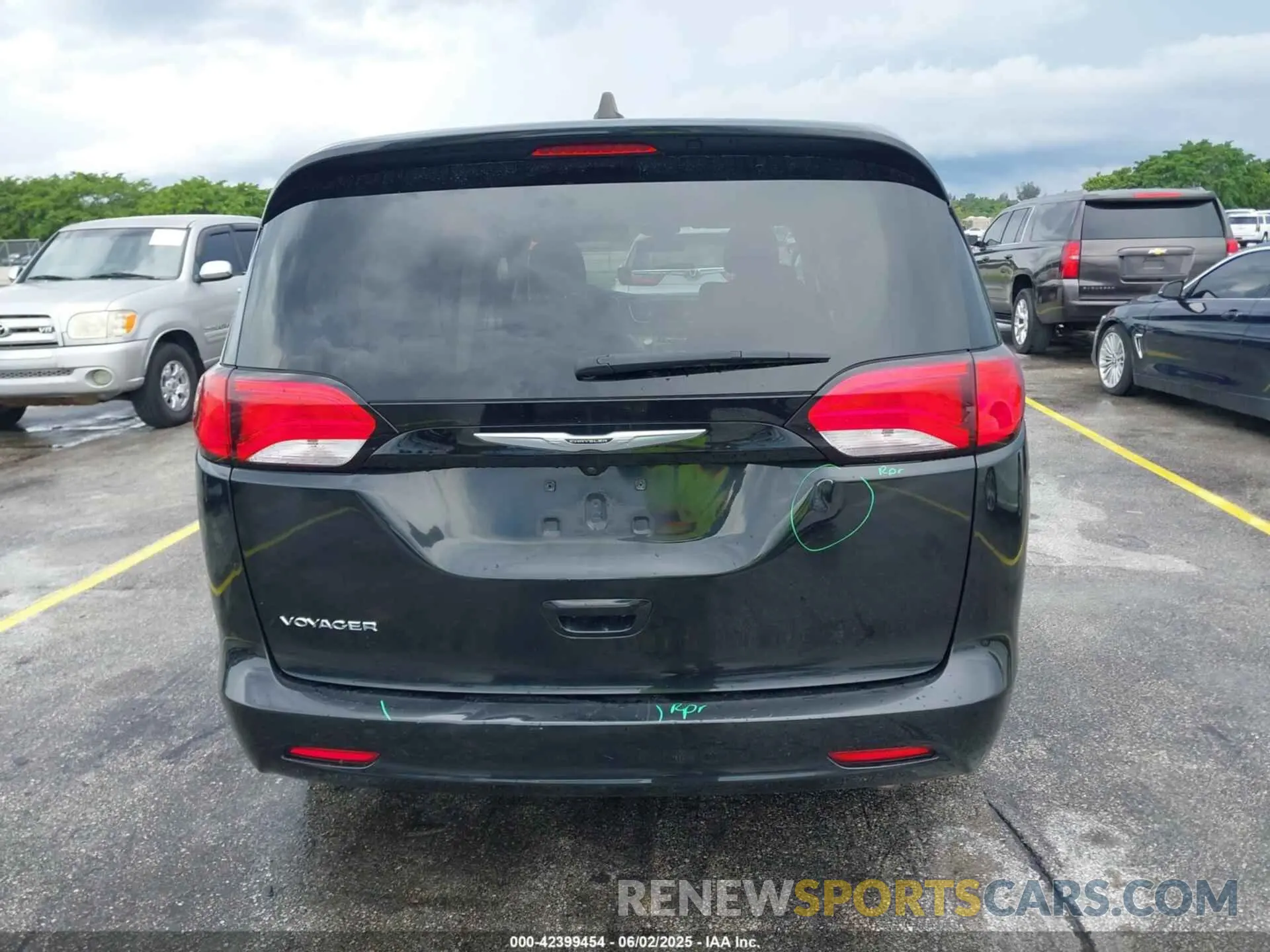 16 fotografías del automóvil dañado 2C4RC1CGXNR235418 CHRYSLER VOYAGER 2022