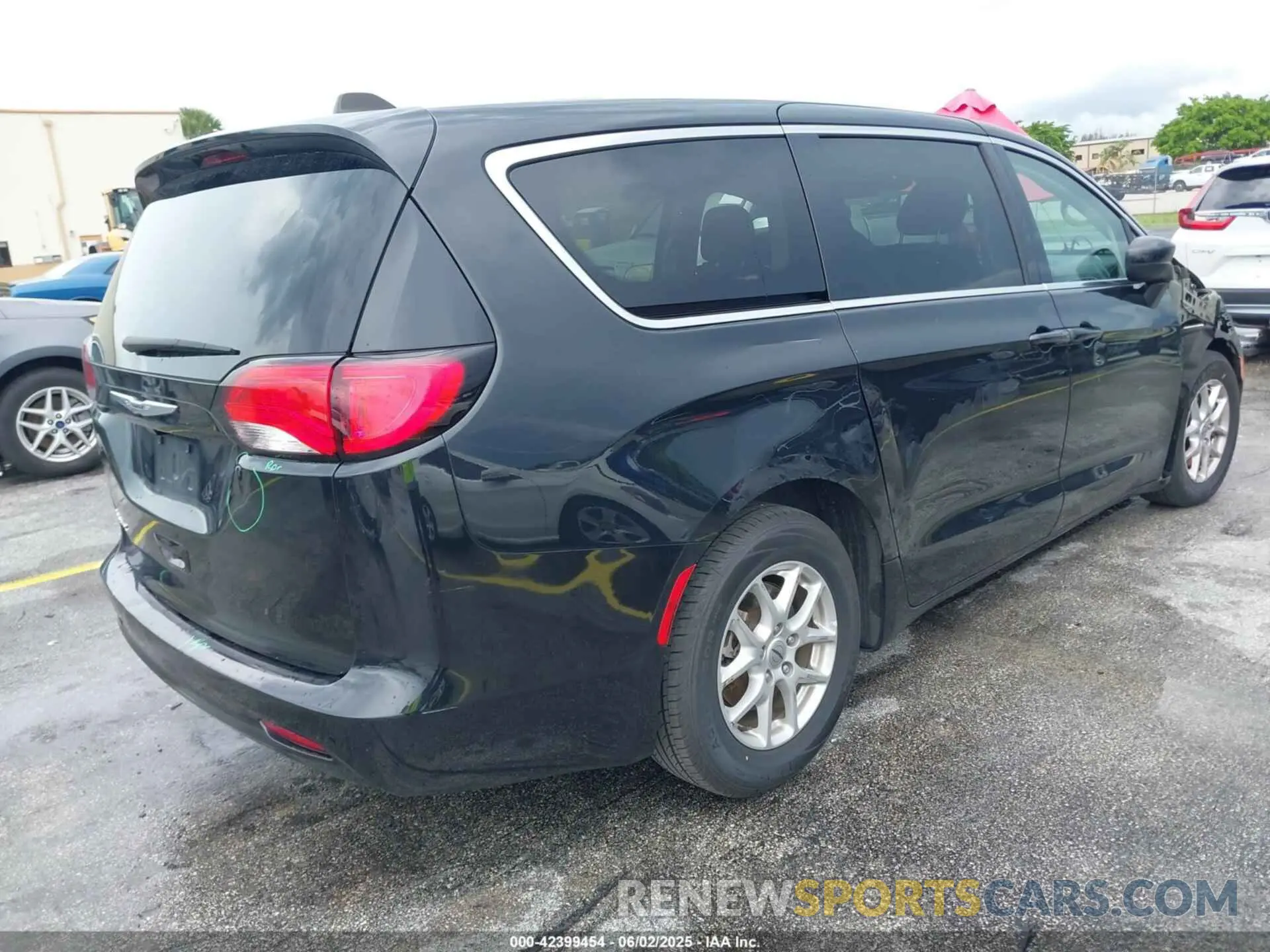 4 fotografías del automóvil dañado 2C4RC1CGXNR235418 CHRYSLER VOYAGER 2022