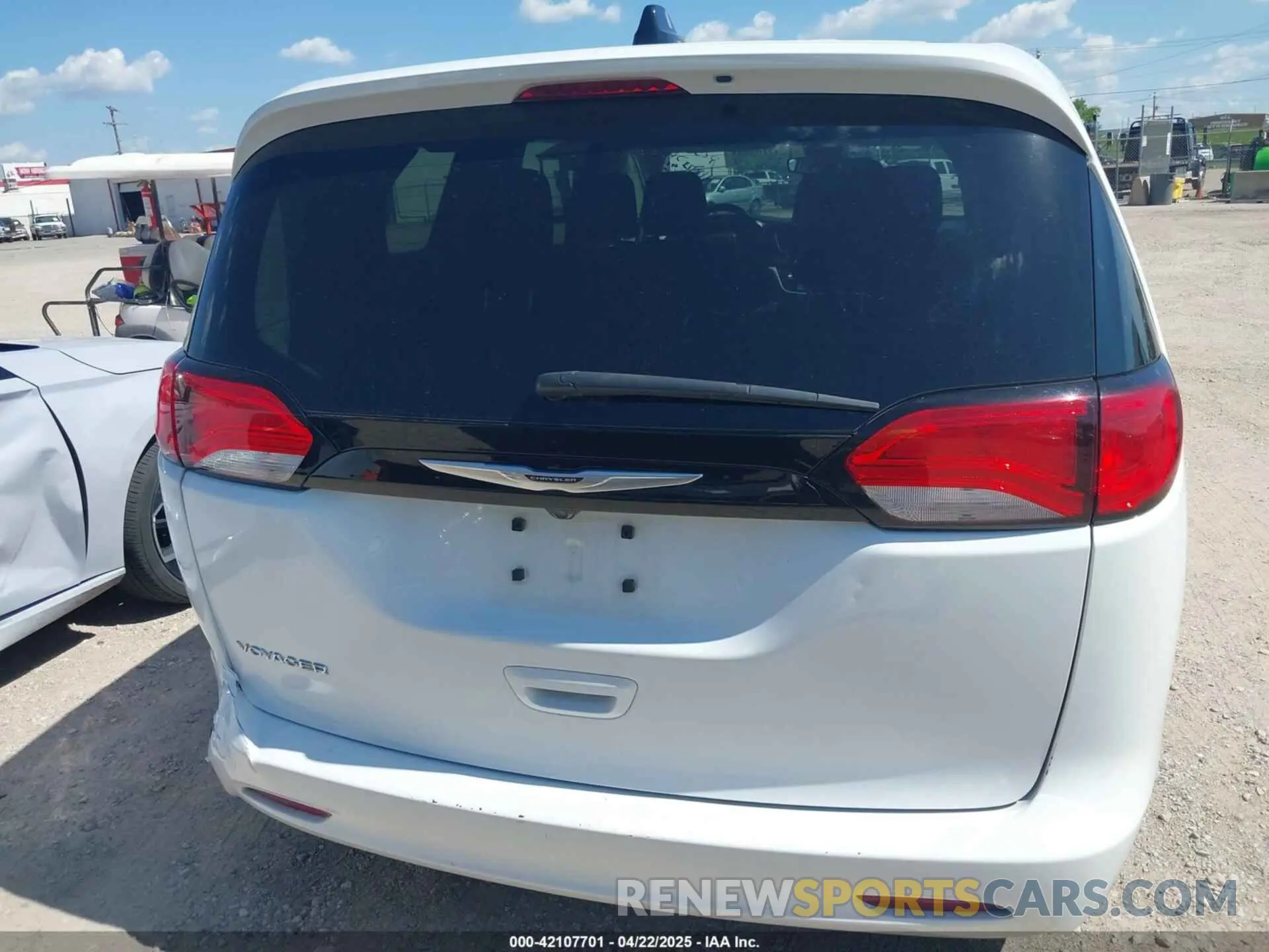 16 fotografías del automóvil dañado 2C4RC1CG0PR557780 CHRYSLER VOYAGER 2023