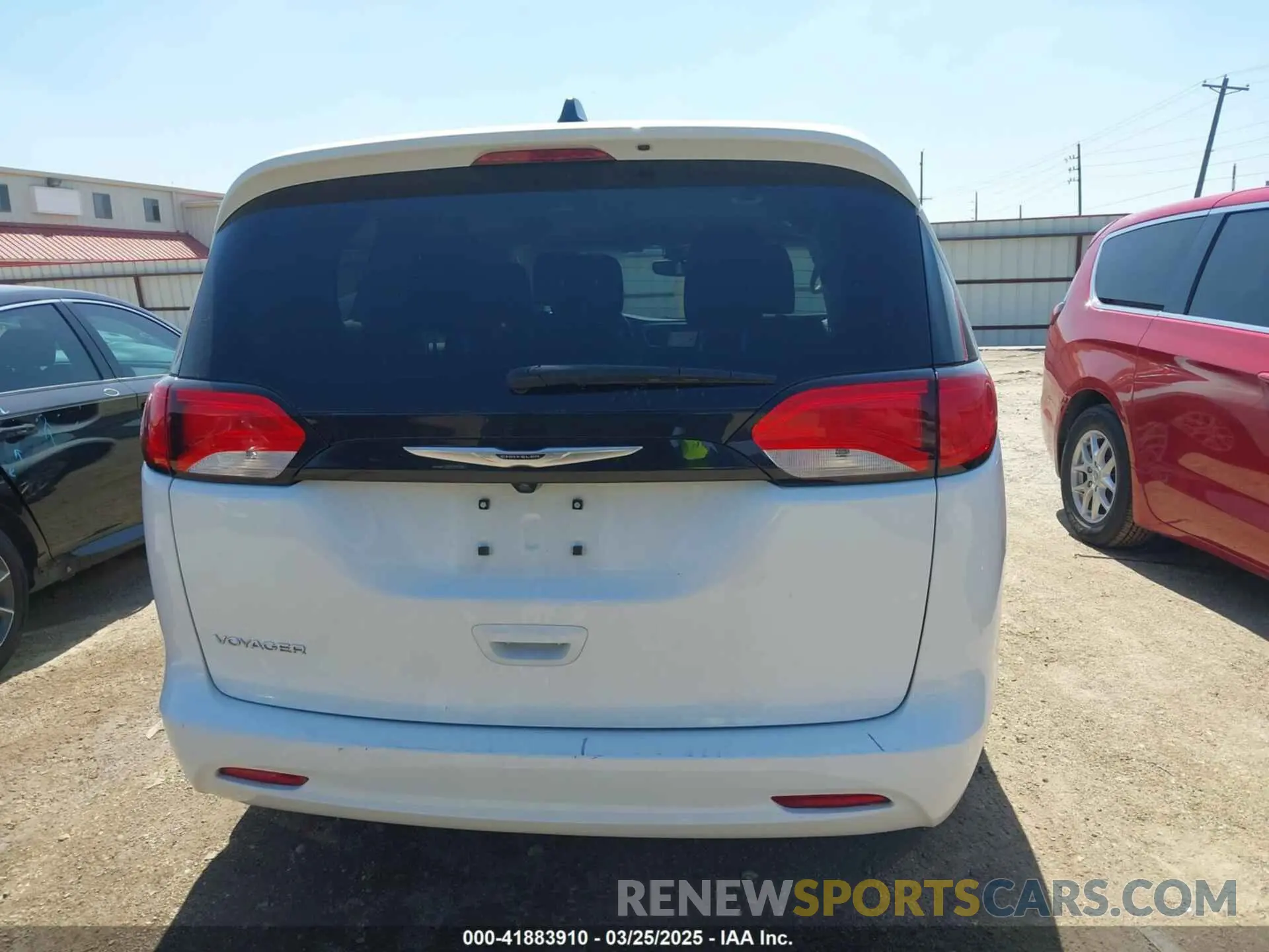 16 fotografías del automóvil dañado 2C4RC1CG0PR557813 CHRYSLER VOYAGER 2023