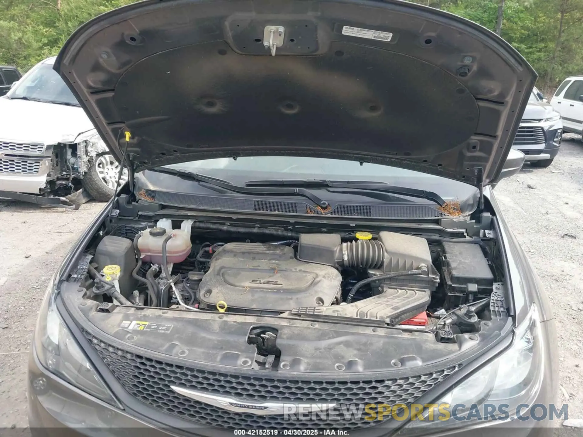 10 fotografías del automóvil dañado 2C4RC1CG0PR563790 CHRYSLER VOYAGER 2023
