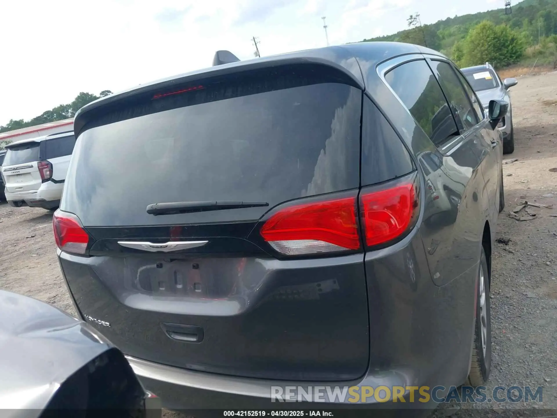 16 fotografías del automóvil dañado 2C4RC1CG0PR563790 CHRYSLER VOYAGER 2023