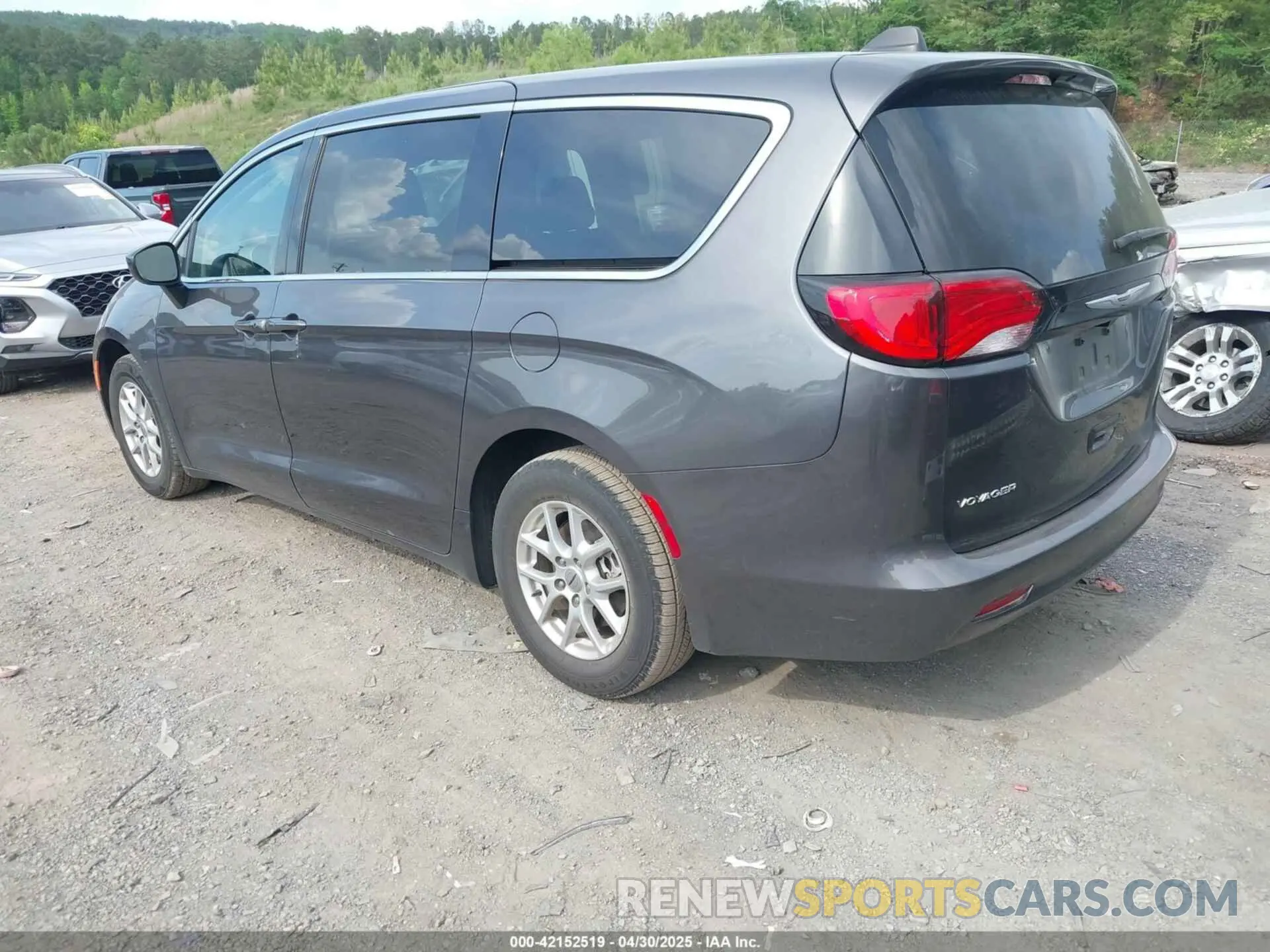 3 fotografías del automóvil dañado 2C4RC1CG0PR563790 CHRYSLER VOYAGER 2023