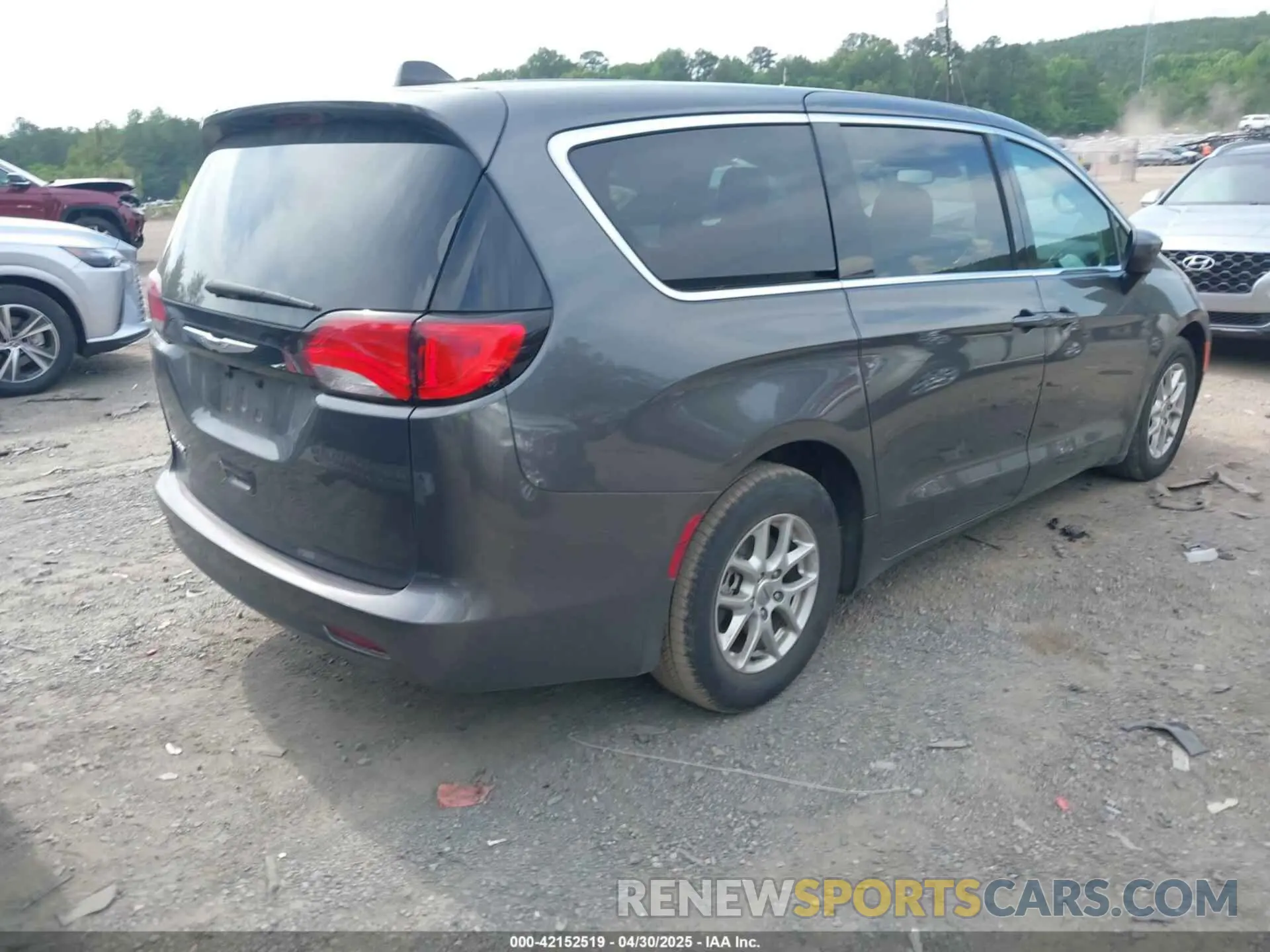 4 fotografías del automóvil dañado 2C4RC1CG0PR563790 CHRYSLER VOYAGER 2023