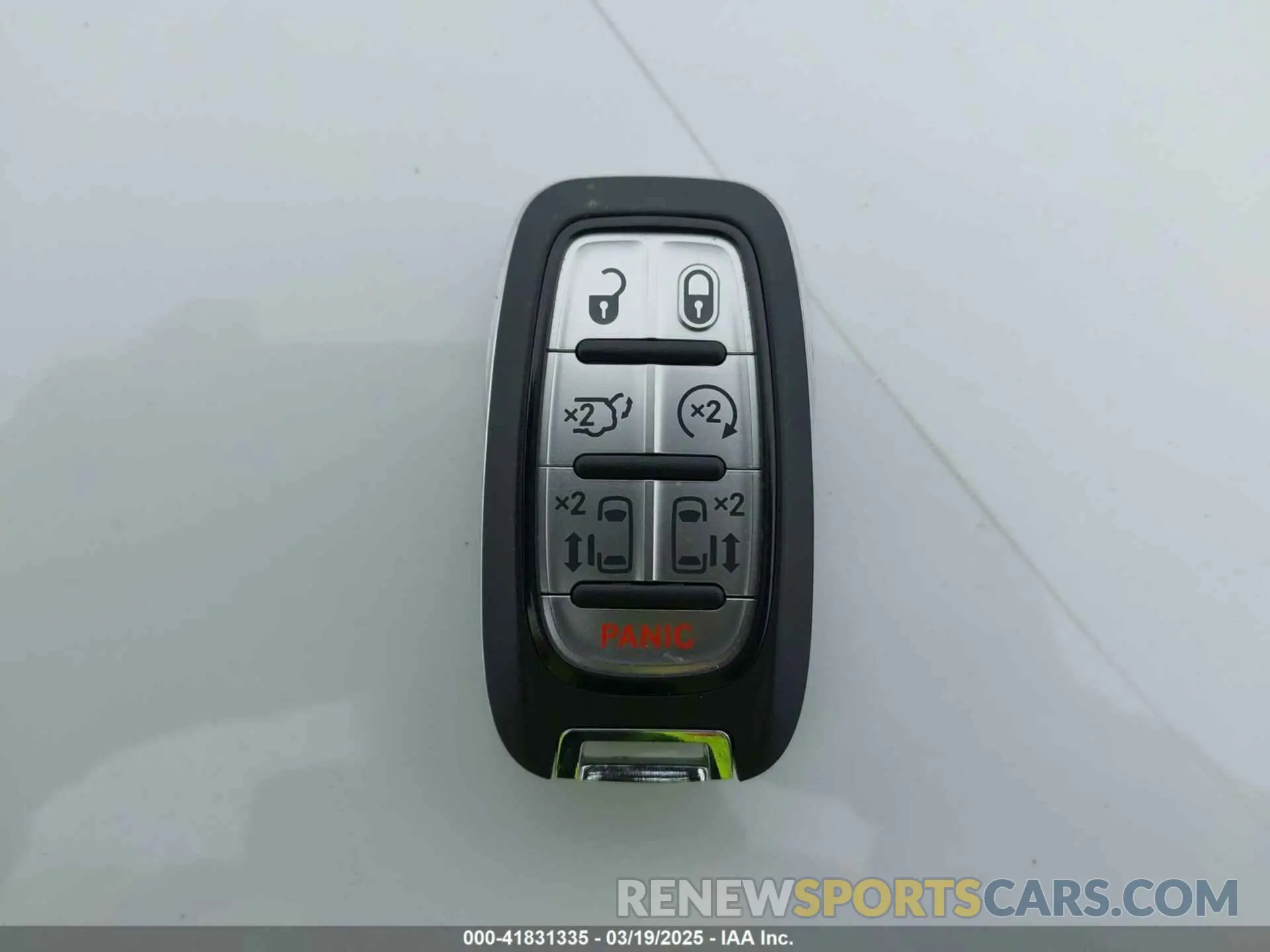 11 fotografías del automóvil dañado 2C4RC1CG0PR596076 CHRYSLER VOYAGER 2023
