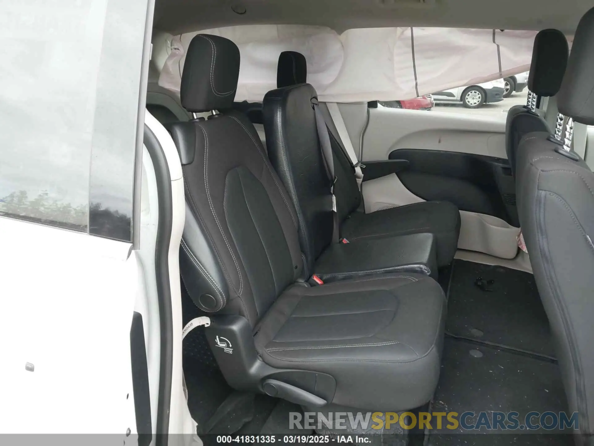 8 fotografías del automóvil dañado 2C4RC1CG0PR596076 CHRYSLER VOYAGER 2023