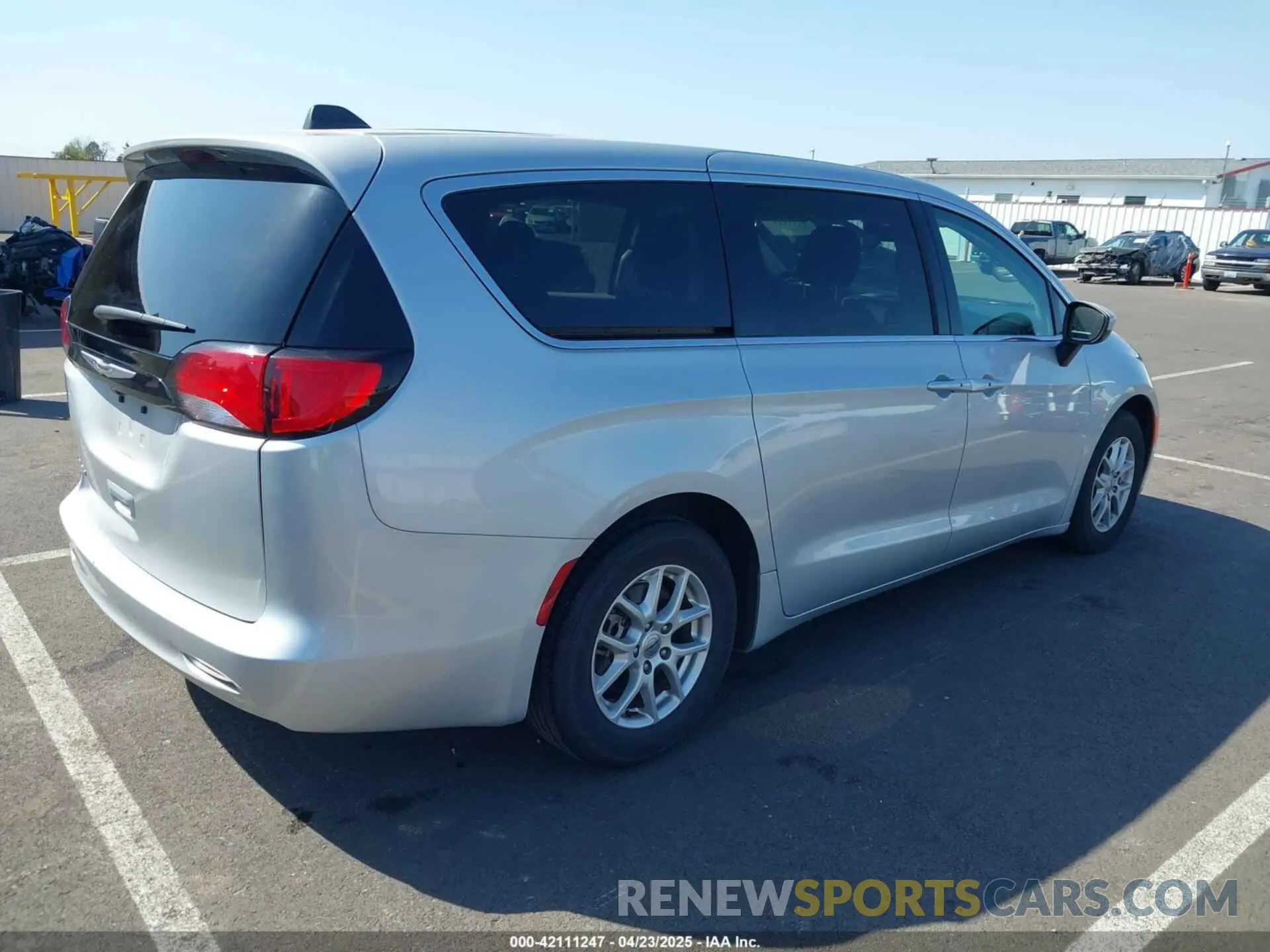 4 fotografías del automóvil dañado 2C4RC1CG0PR597647 CHRYSLER VOYAGER 2023