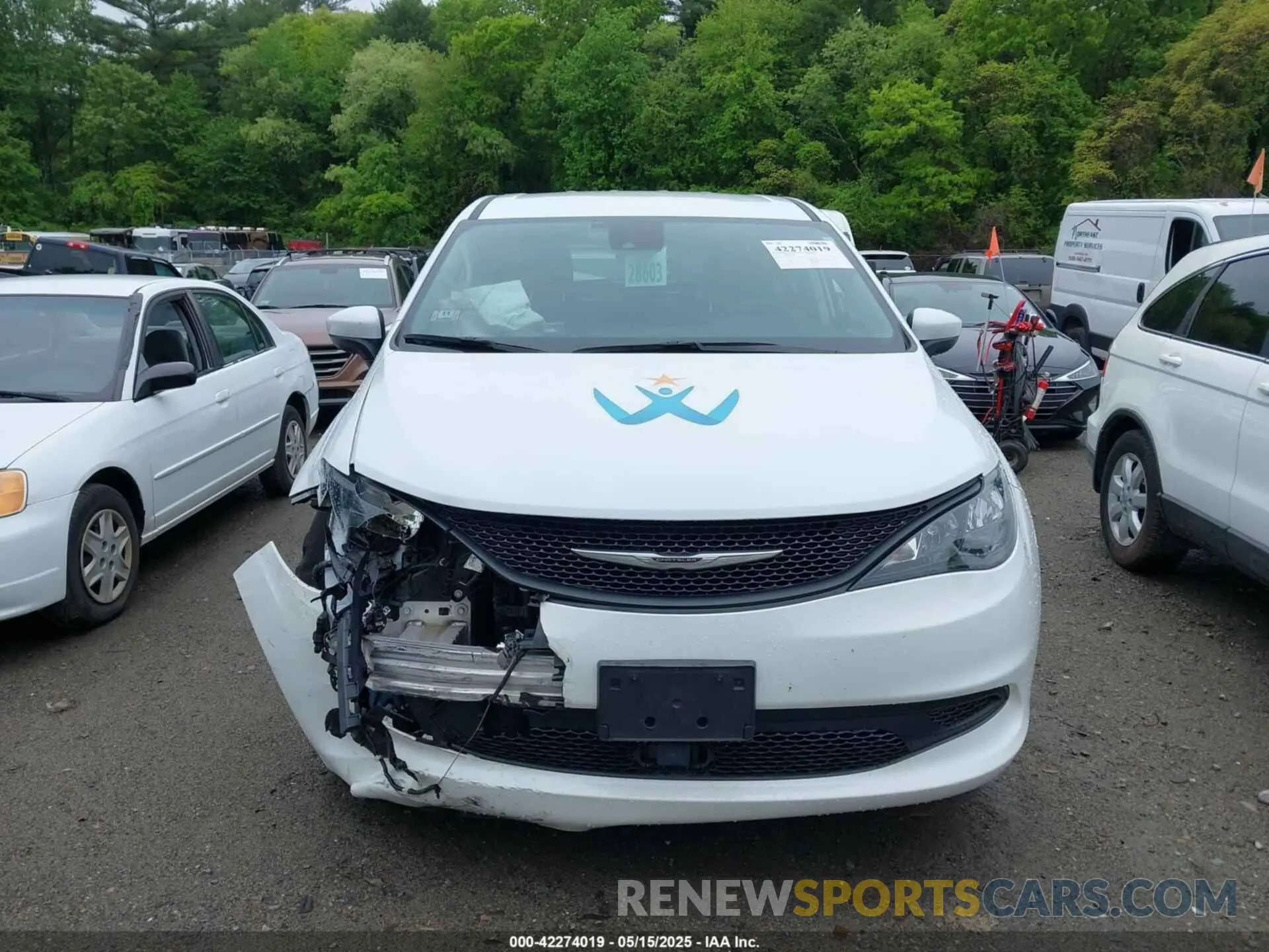 12 fotografías del automóvil dañado 2C4RC1CG0PR617041 CHRYSLER VOYAGER 2023
