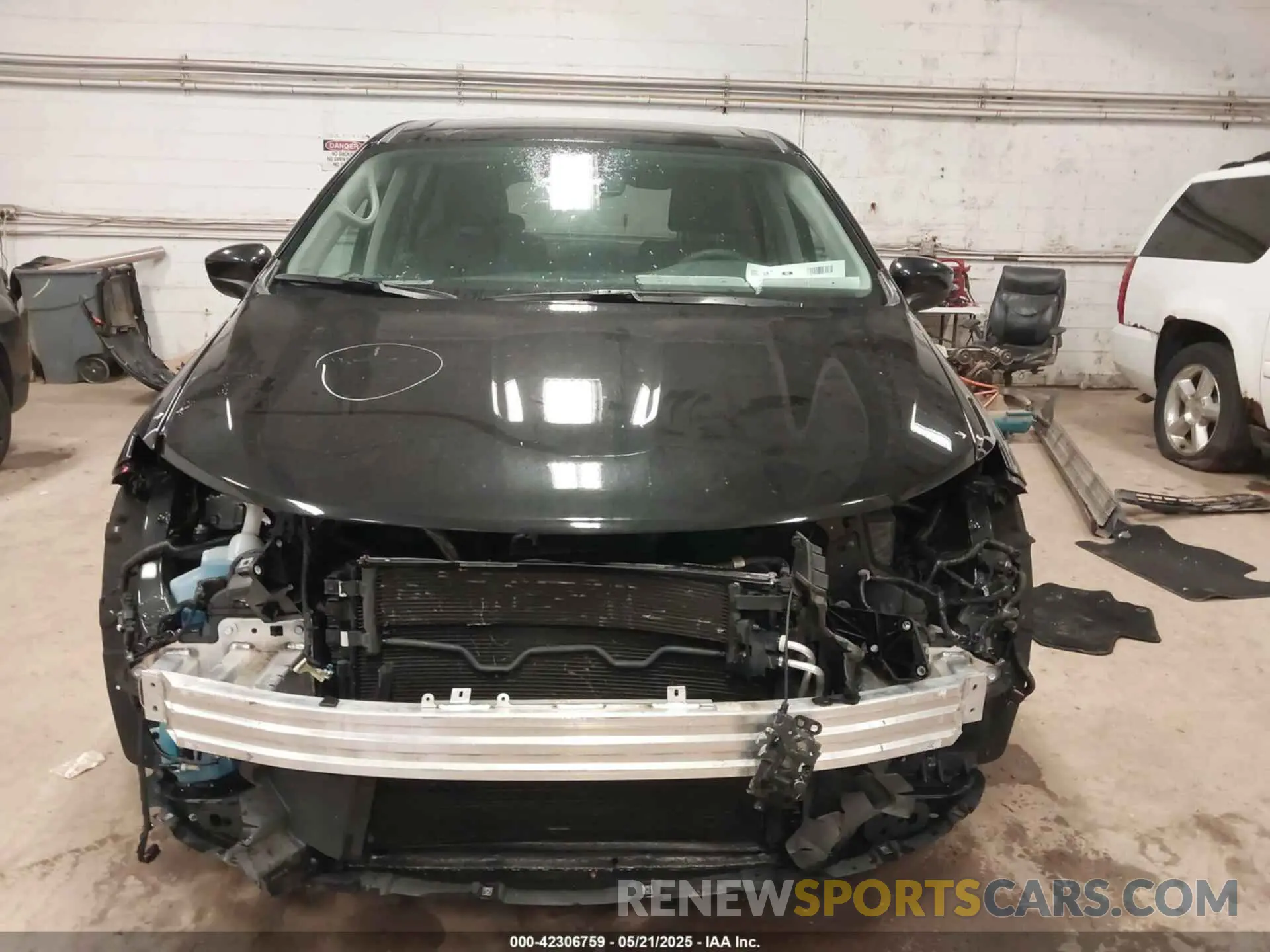 13 fotografías del automóvil dañado 2C4RC1CG1PR548330 CHRYSLER VOYAGER 2023
