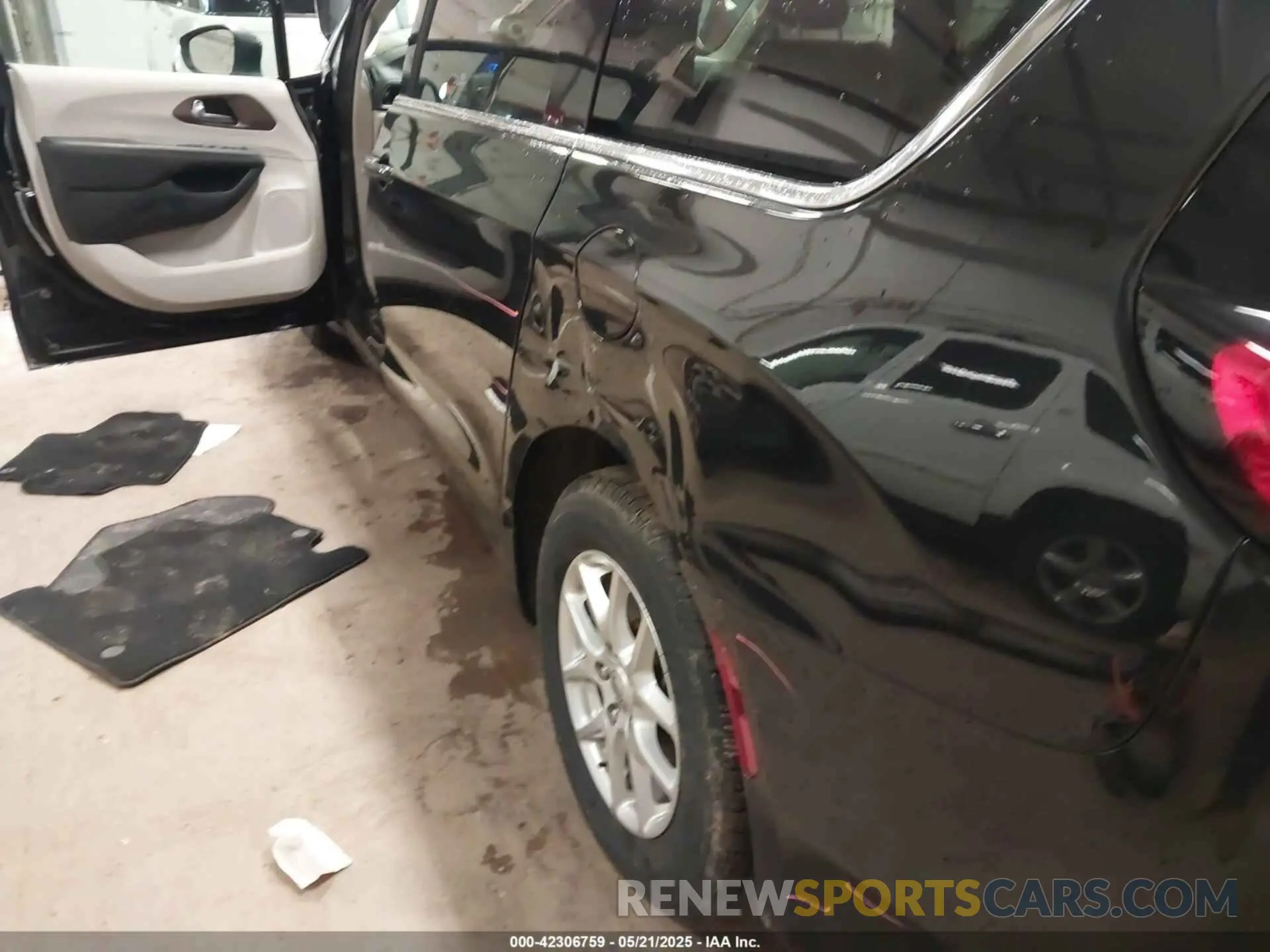 6 fotografías del automóvil dañado 2C4RC1CG1PR548330 CHRYSLER VOYAGER 2023