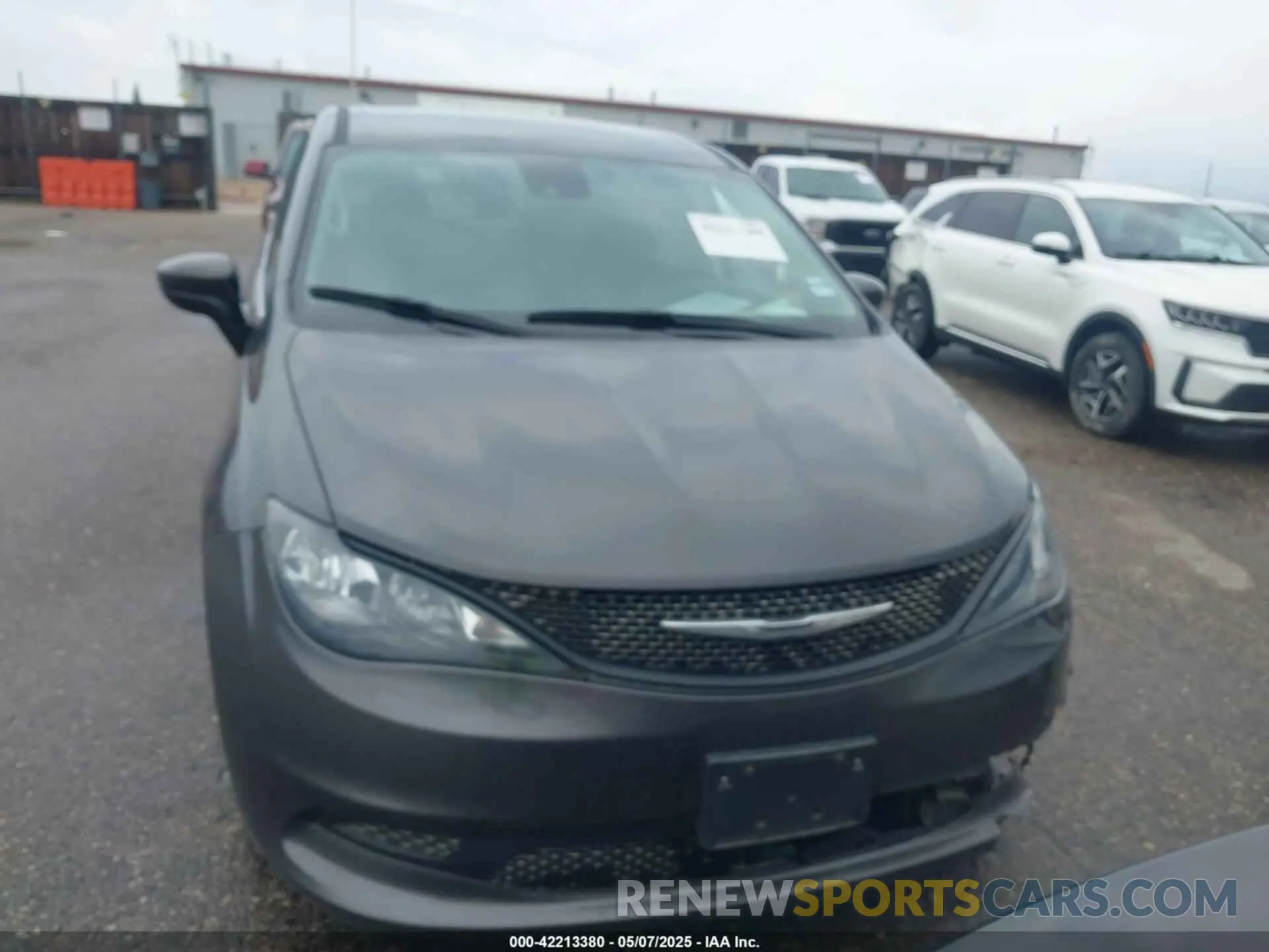 12 fotografías del automóvil dañado 2C4RC1CG1PR610616 CHRYSLER VOYAGER 2023