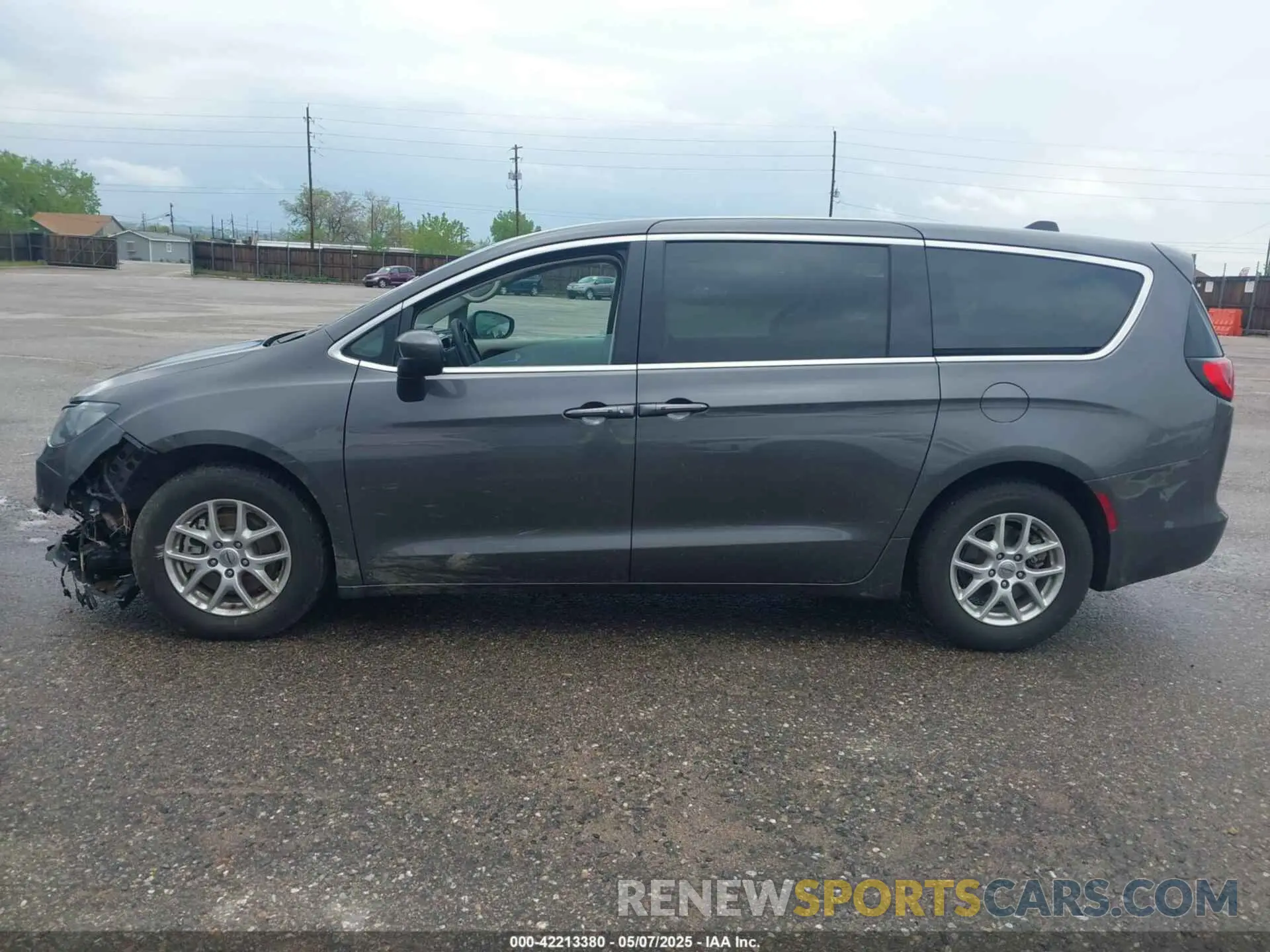 14 fotografías del automóvil dañado 2C4RC1CG1PR610616 CHRYSLER VOYAGER 2023