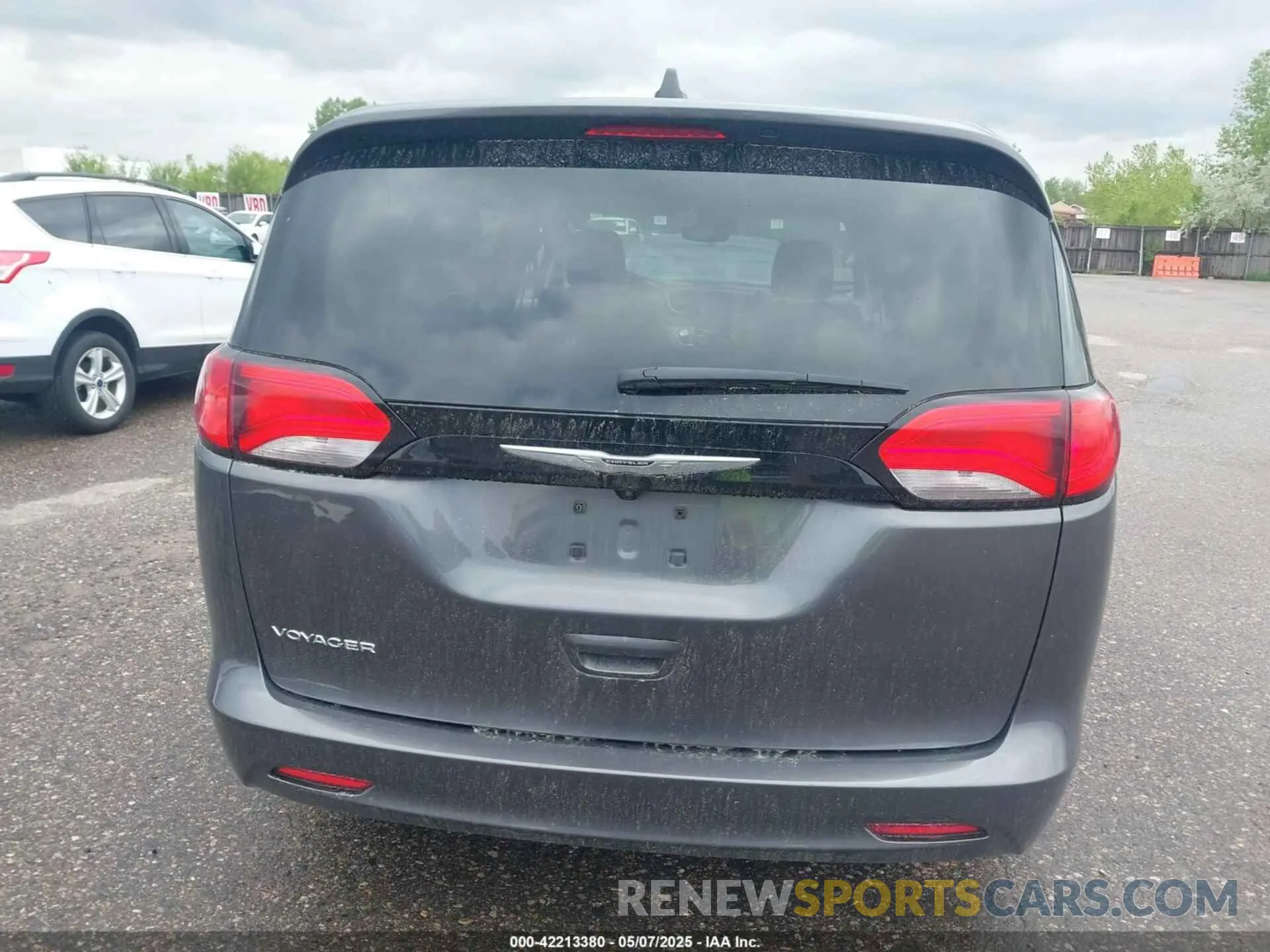 16 fotografías del automóvil dañado 2C4RC1CG1PR610616 CHRYSLER VOYAGER 2023