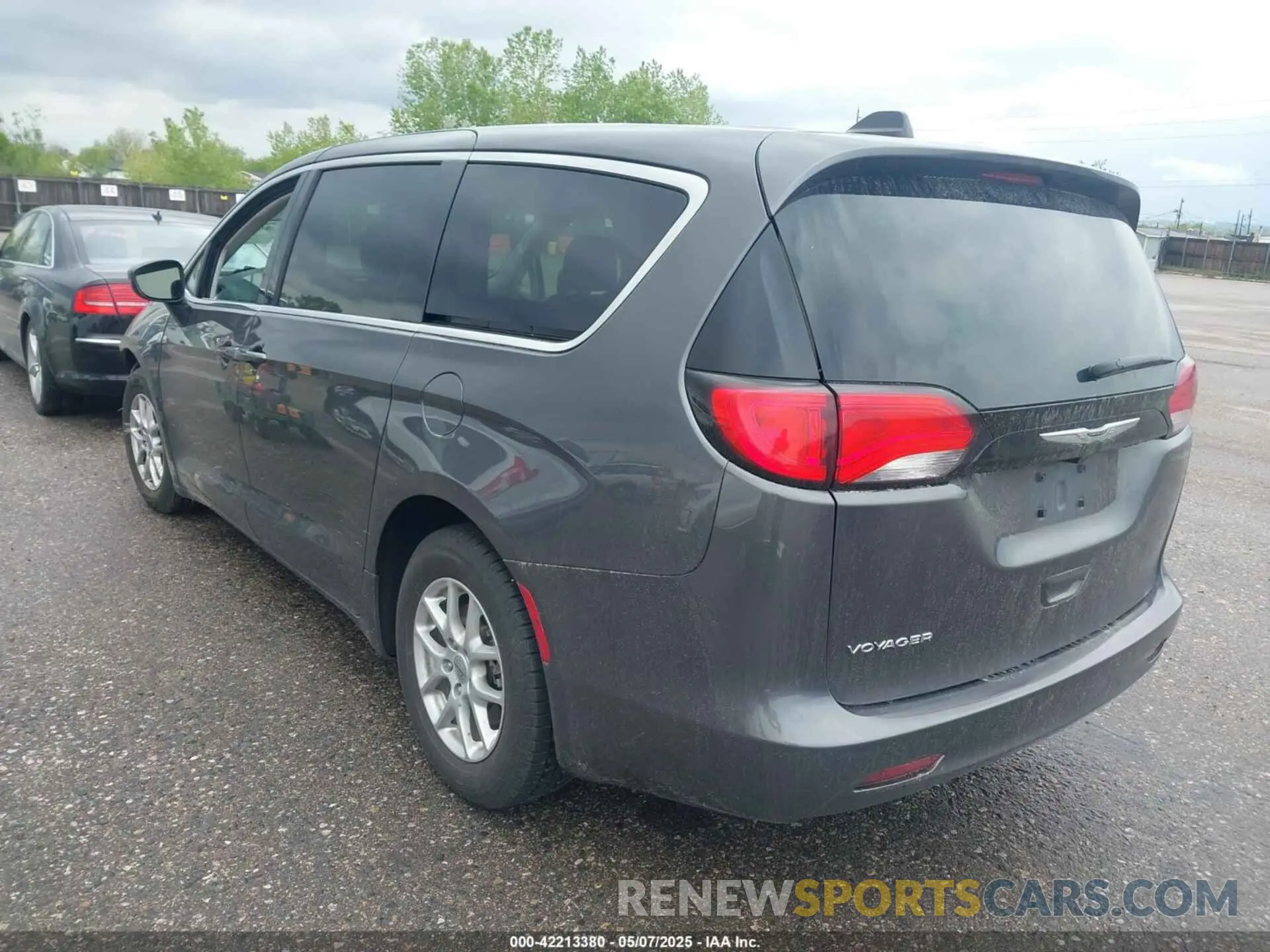 3 fotografías del automóvil dañado 2C4RC1CG1PR610616 CHRYSLER VOYAGER 2023