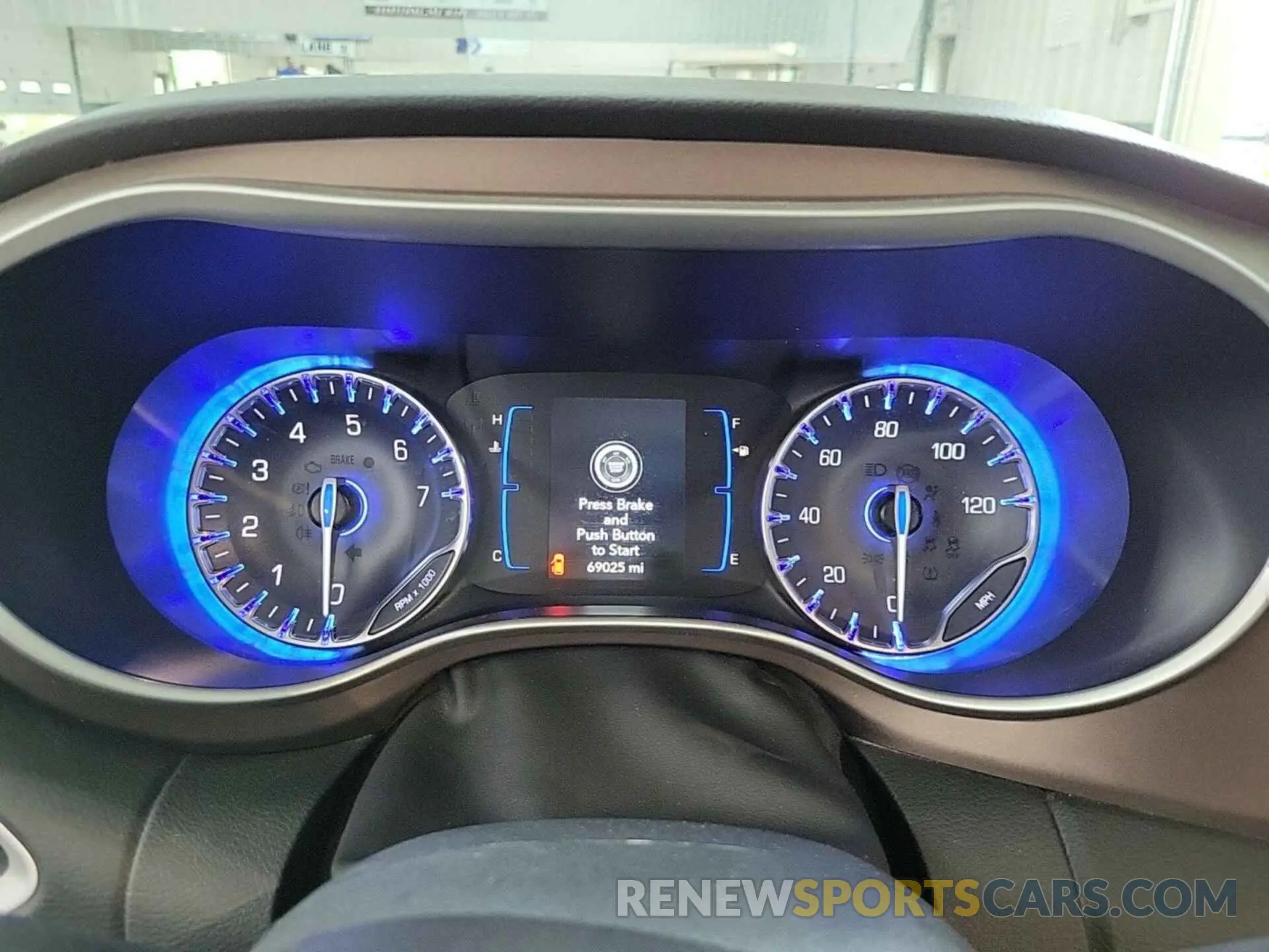 7 fotografías del automóvil dañado 2C4RC1CG2PR516082 CHRYSLER VOYAGER 2023