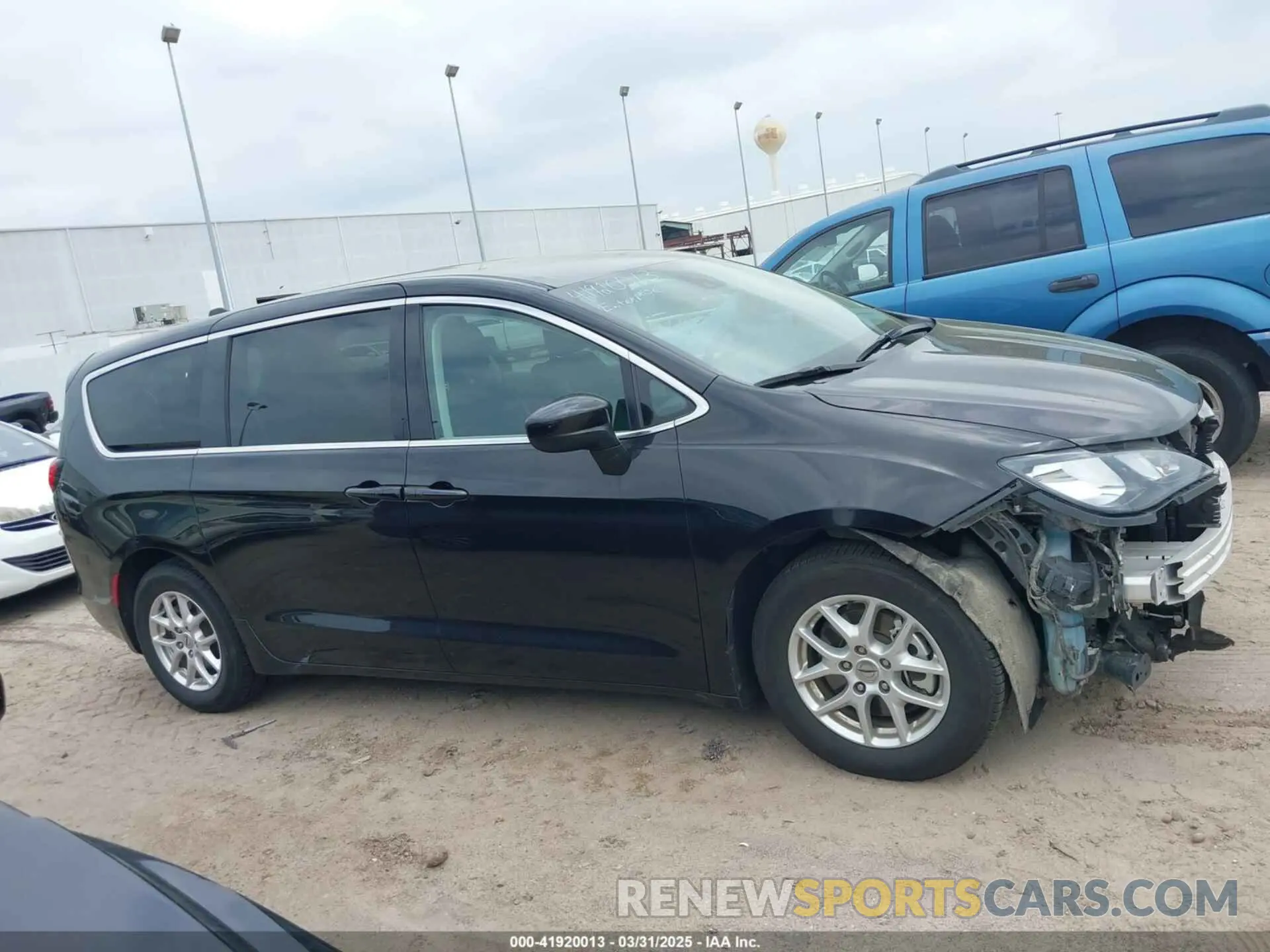 14 fotografías del automóvil dañado 2C4RC1CG2PR535859 CHRYSLER VOYAGER 2023